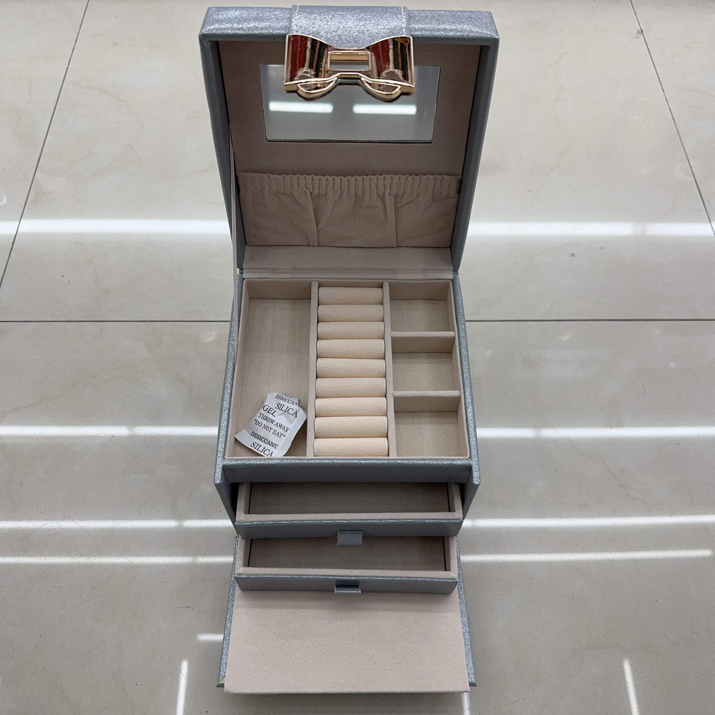 New high-end and exquisite hand-held necklaces, stud earrings, ear drawers and jewelry boxes from Yiwu Item Picture