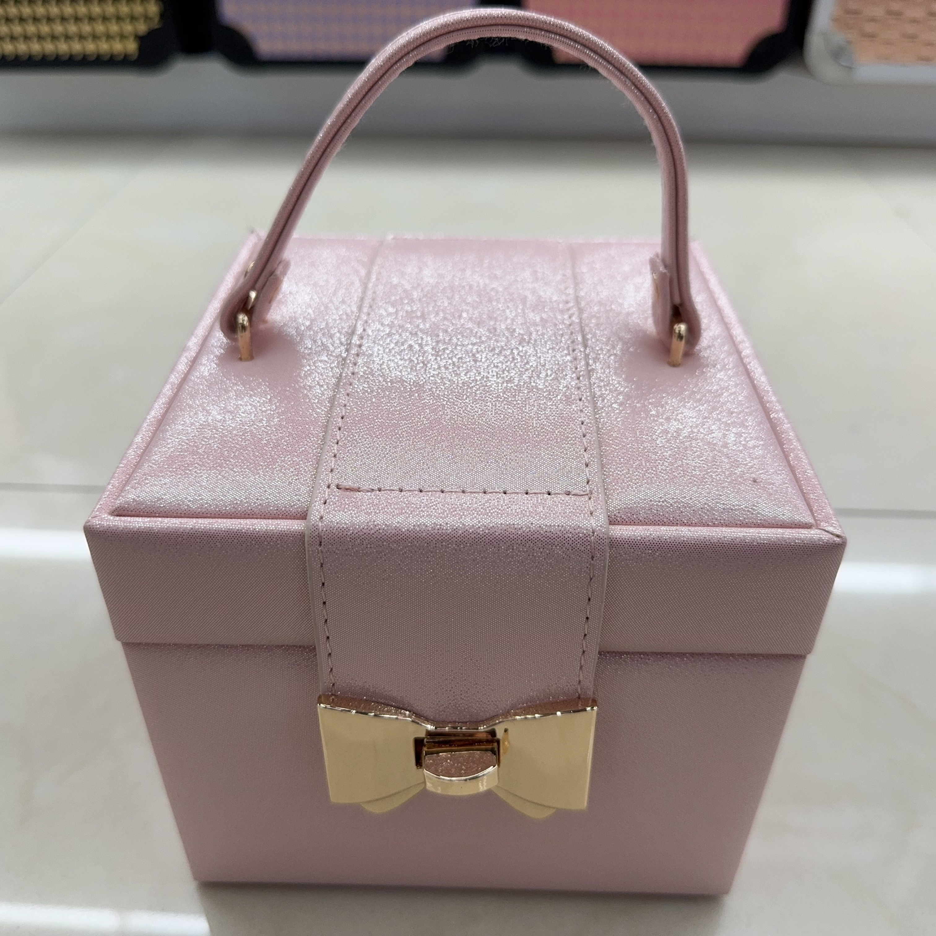 New high-end and exquisite hand-held necklaces, stud earrings, ear drawers and jewelry boxes from Yiwu Specification image