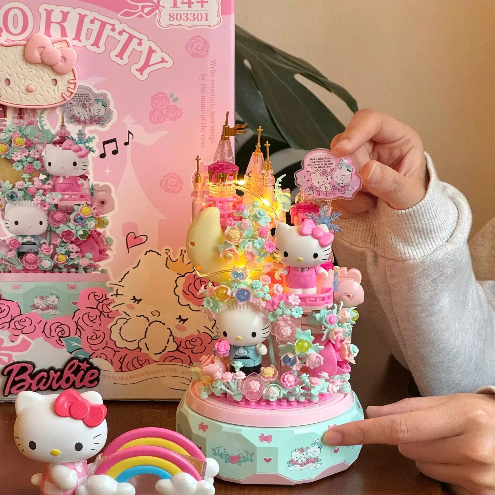 Moonlight Society Sanrio official hellokitty Eight Music Box building blocks toy Girls' Festival gift details Picture