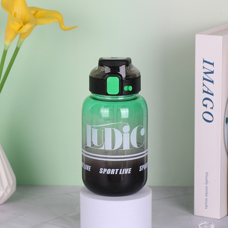 X158-8352 New outdoor sports water bottle for both men and women: Convenient, large-capacity, fashionable and heat-resistant plastic for direct drinking Application Scenario