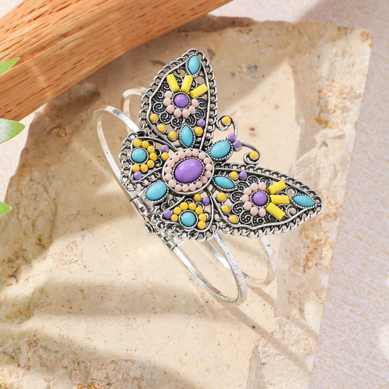 1个波西米亚复古风立体镂空蝴蝶镶嵌彩色仿松石手镯 