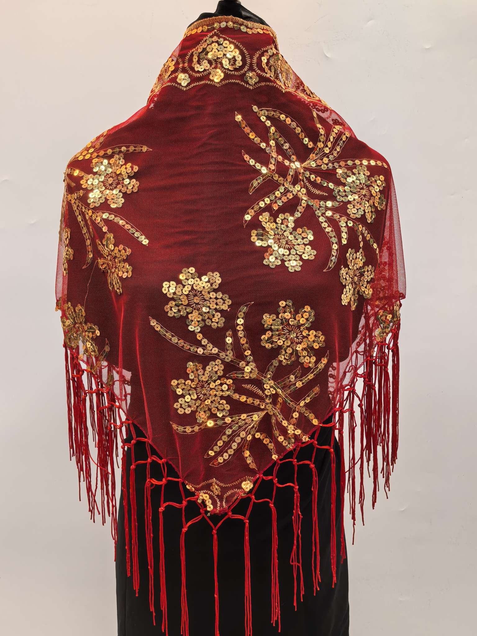 European and American beach vacation coveralls, shawls, scarves, sun-protective clothing, silk scarves, fashionable clothing and accessories details Picture