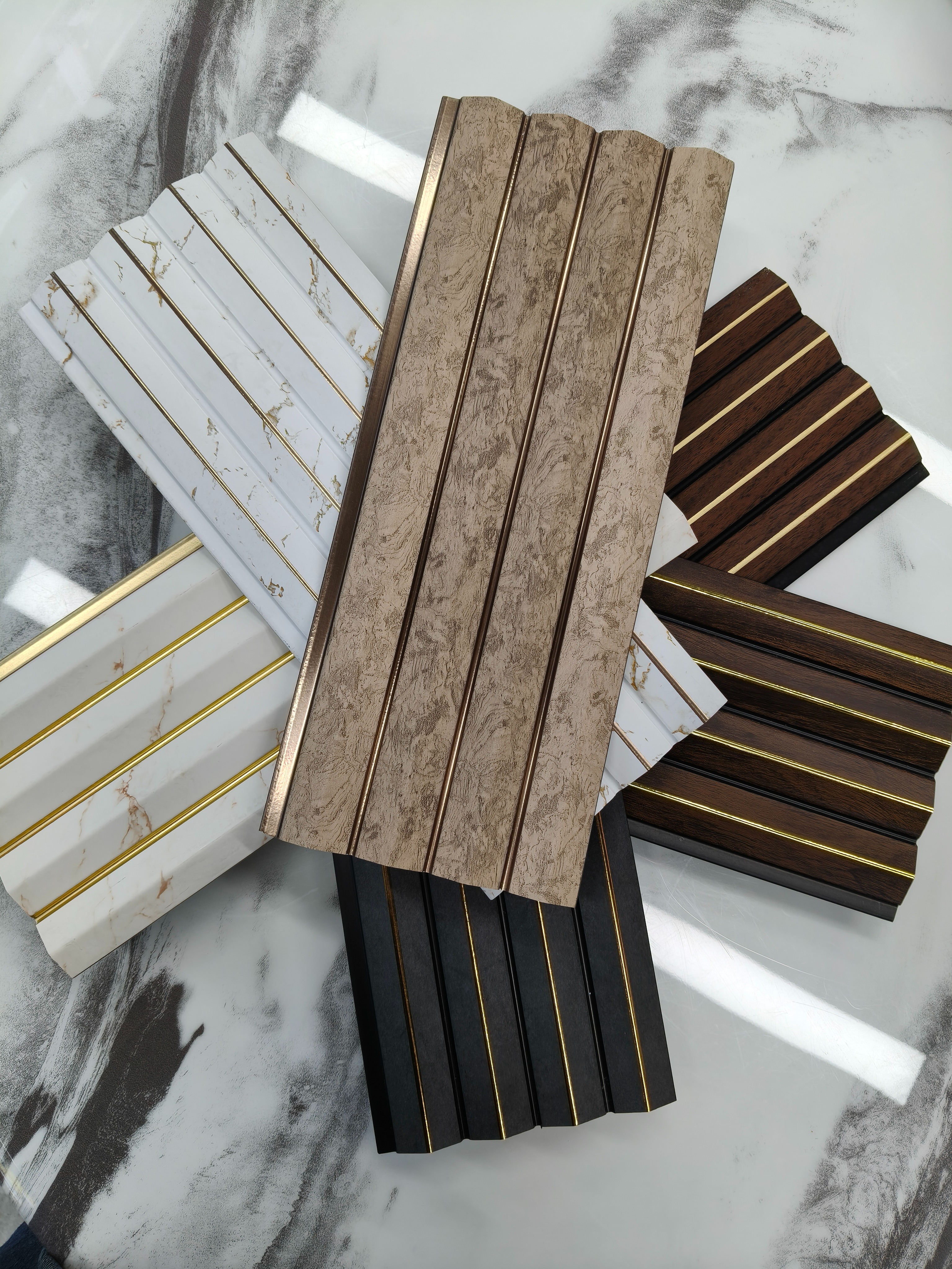 绿生新材料 PS材质格栅板 121*11 长度可定制 轻奢风 电视背景墙 沙发背景墙 家居必备 建材板材 详情1