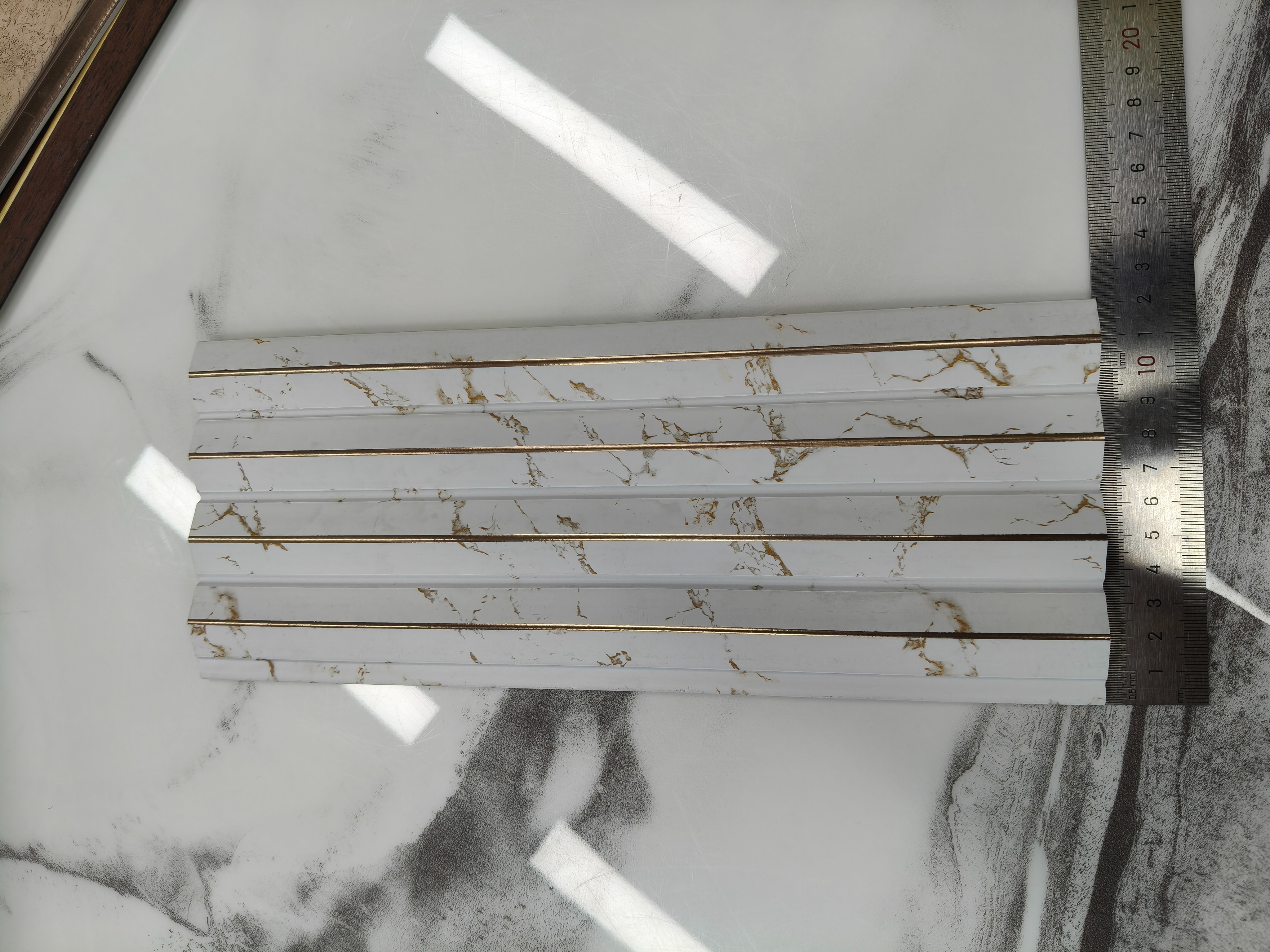 绿生新材料 PS材质格栅板 121*11 长度可定制 轻奢风 电视背景墙 沙发背景墙 家居必备 建材板材 详情4