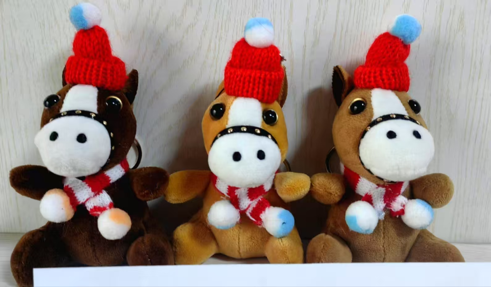 Tricolor horse doll, plush toy doll, doll factory, straight hair, funny hat horse details Picture