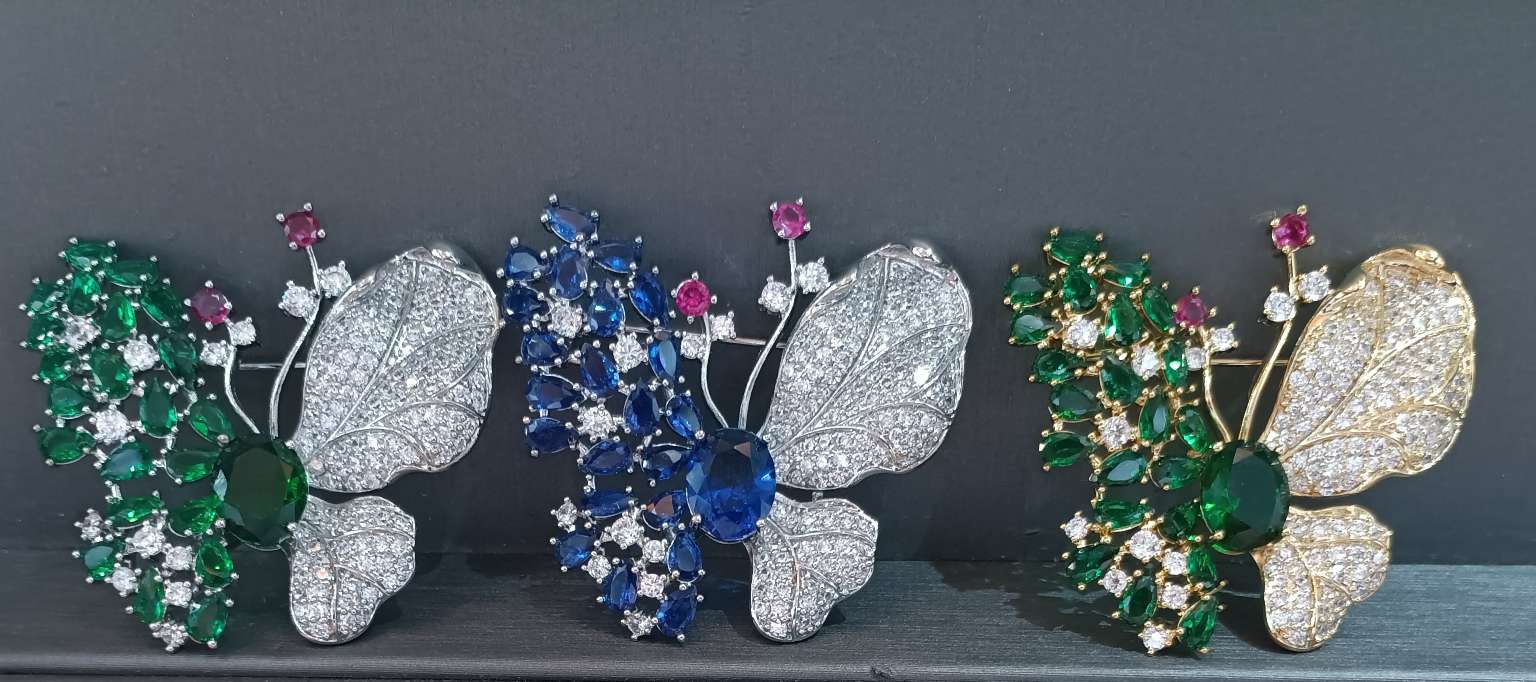 Lujo color zircon broche Application Scenario