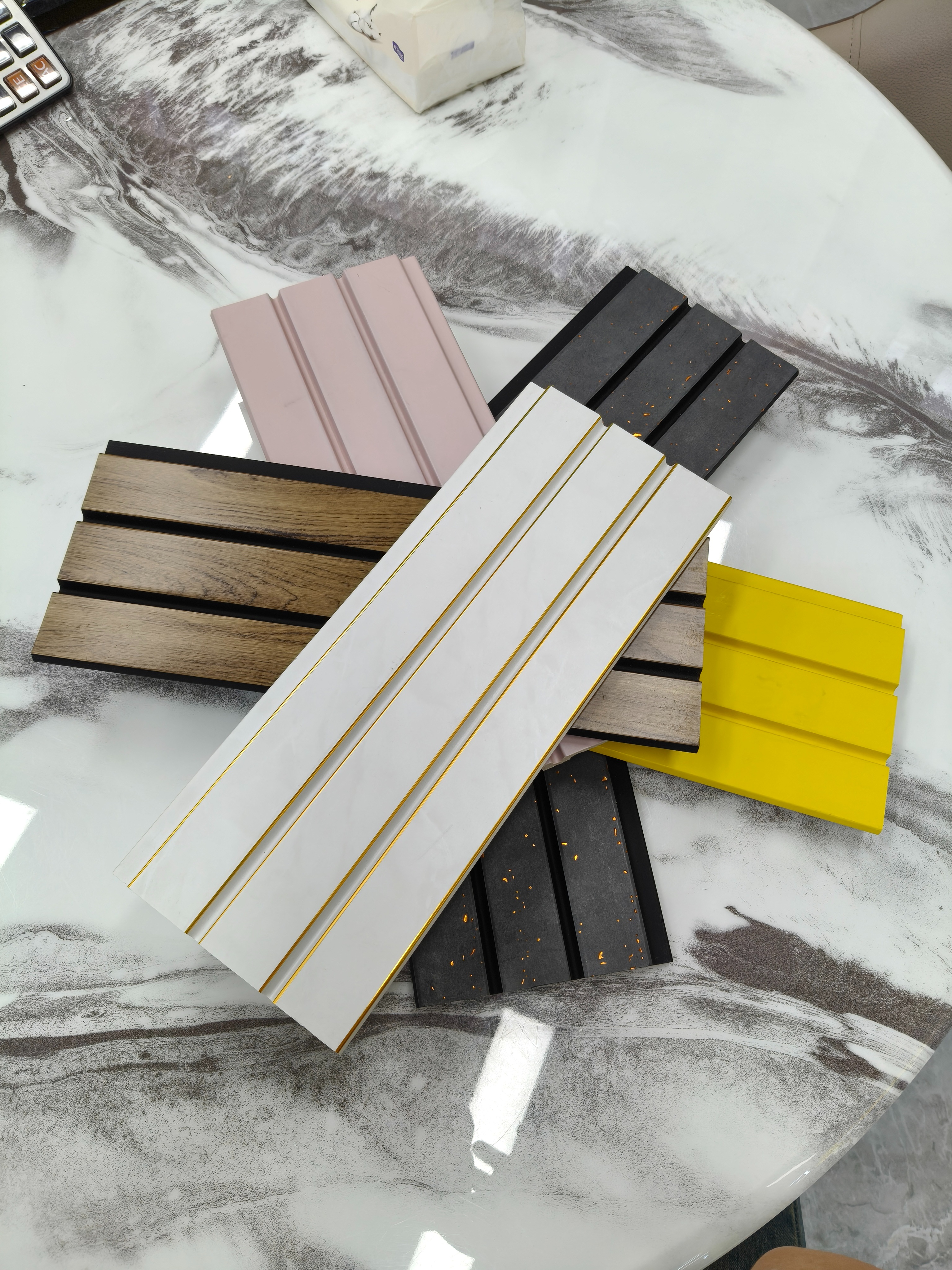 绿生新材料 PS材质格栅板  LSAZ-GSBB 118*10  长度可定制  轻奢风 电视背景墙 沙发背景墙家居必备 详情1