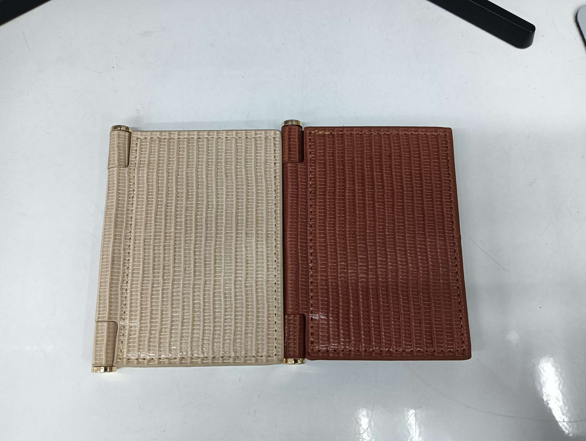 Flip cover card case, high-end luggage and leather goods card holder, practical and portable, hard rubber case, A3 size, high-quality material