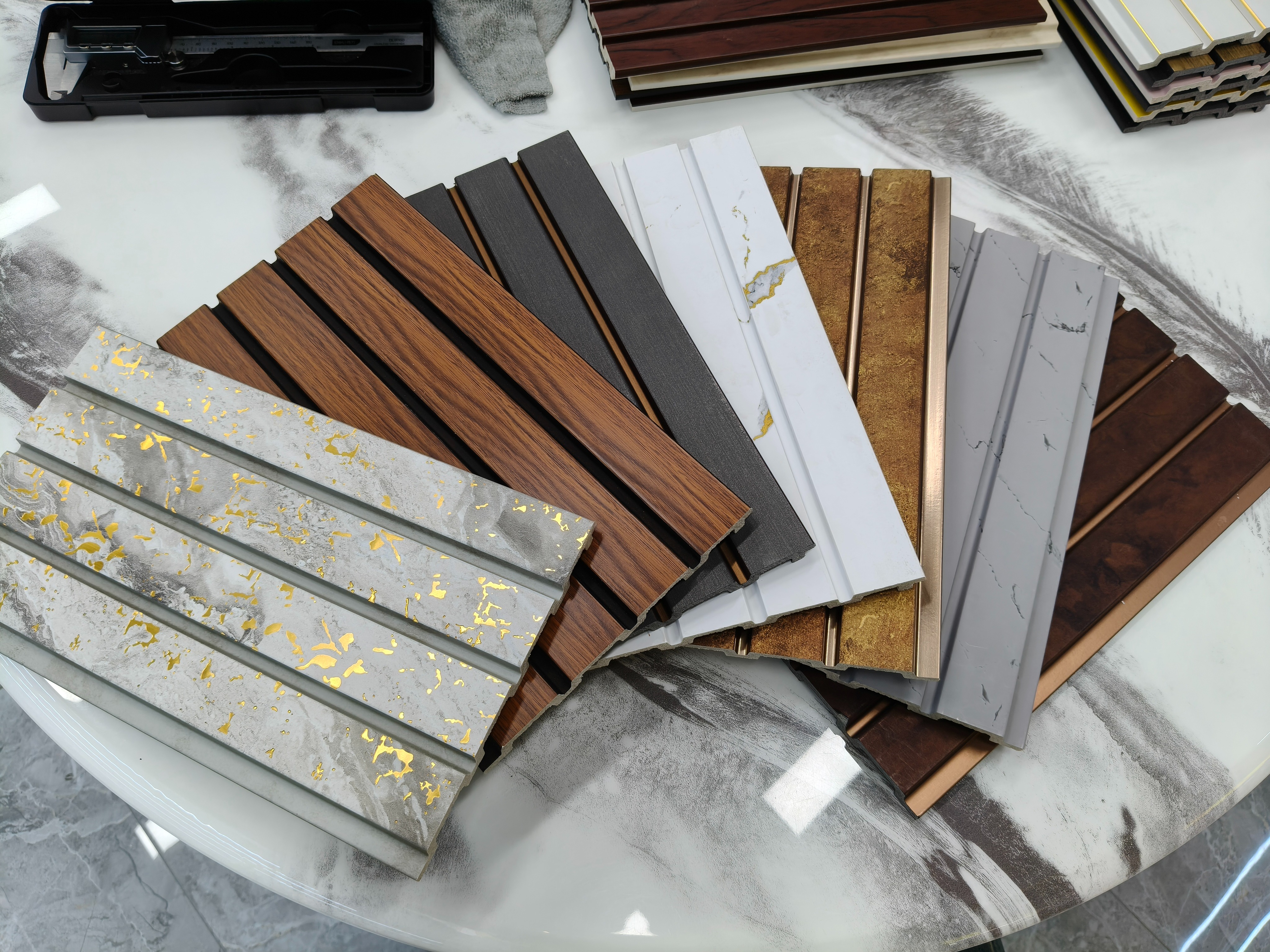 绿生新材料 PS材质格栅板  LSAZ-GSBR 168*11  长度可定制  轻奢风 电视背景墙 沙发背景墙家居必备 