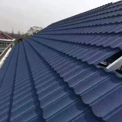 米兰瓦 石头瓦  彩石金属瓦  别墅瓦  彩石瓦金属瓦 圆形瓦脊 角形瓦脊  山形板 天沟板 封屋檐板详情5