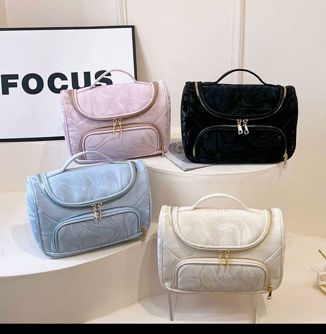 新款网红化妆包高级感手提旅行洗漱包便携大容量化妆品收纳包 