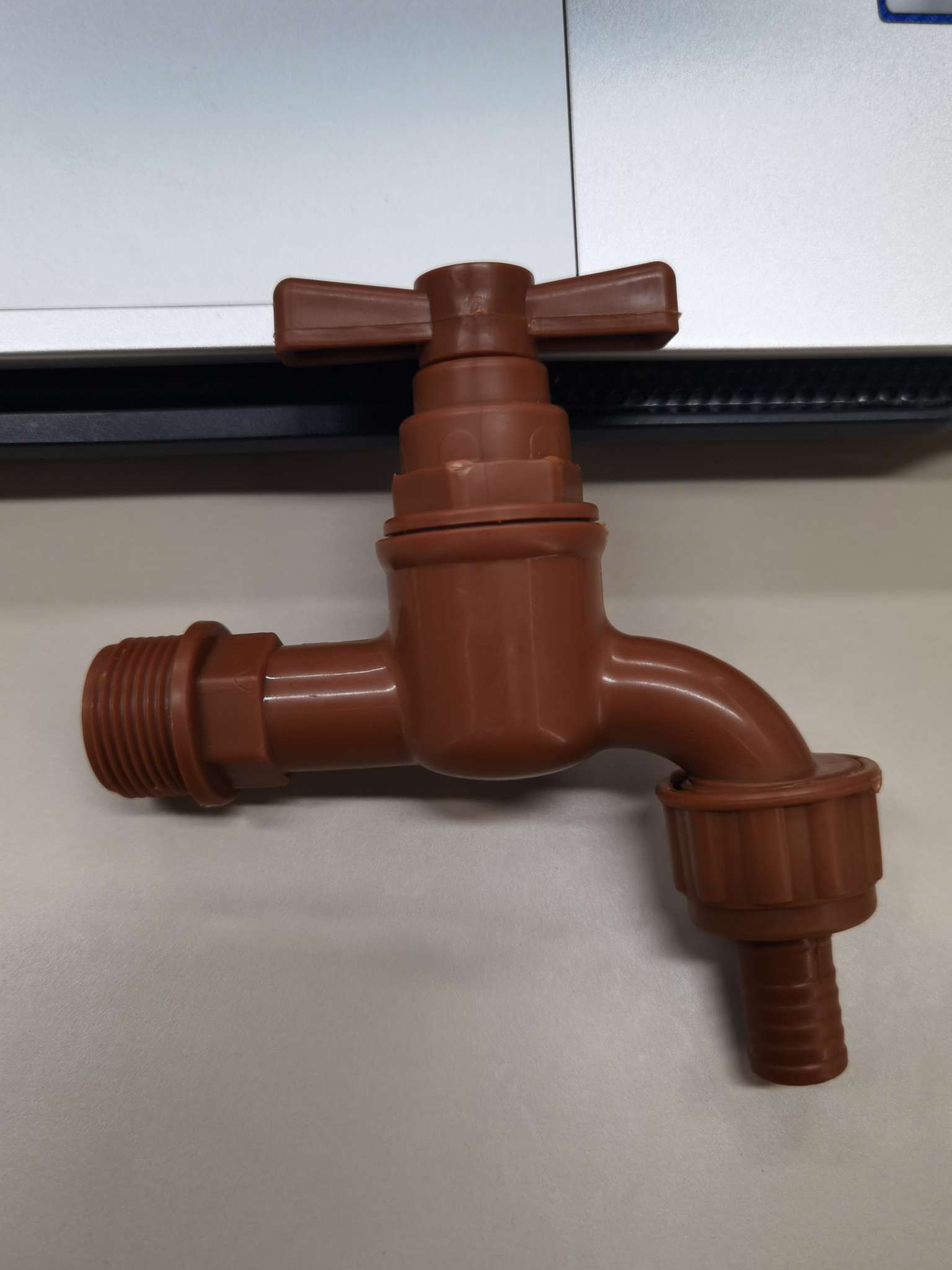 The South American plastic faucet for plumbing hardware is water-saving, environmentally friendly and durable