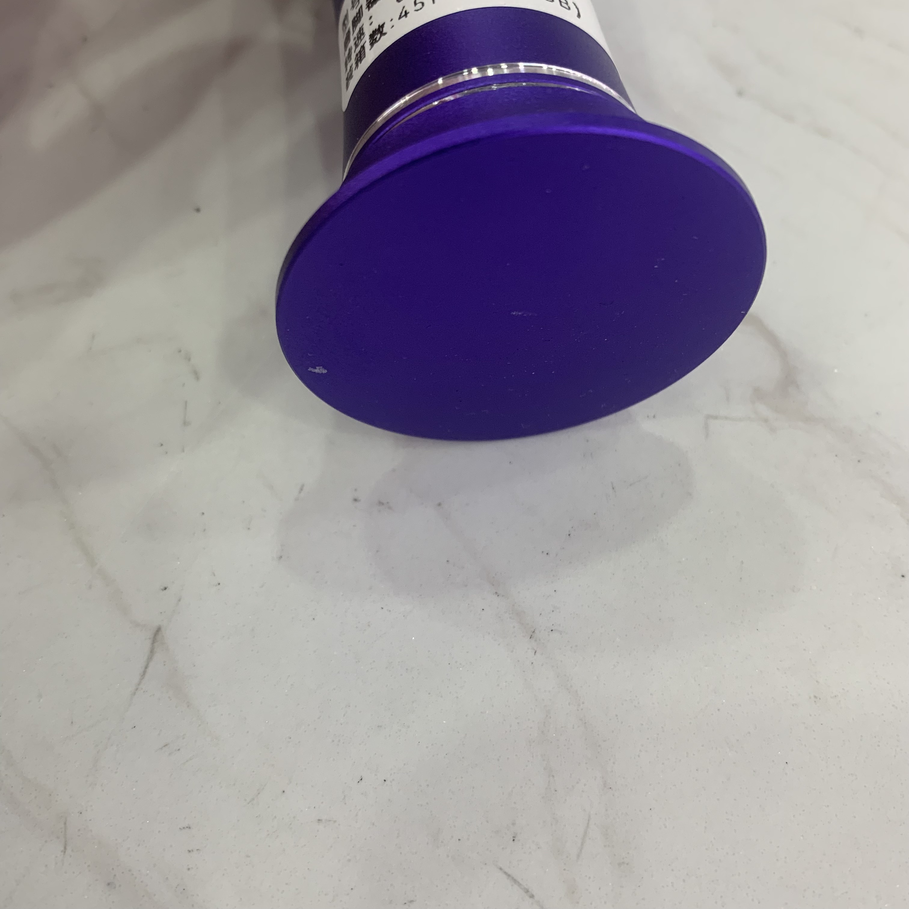 The new USB electric foot scrubber with 600 RPM can be used to scrub the dead skin and calluses on the heels, replacing the abrasive Application Scenario