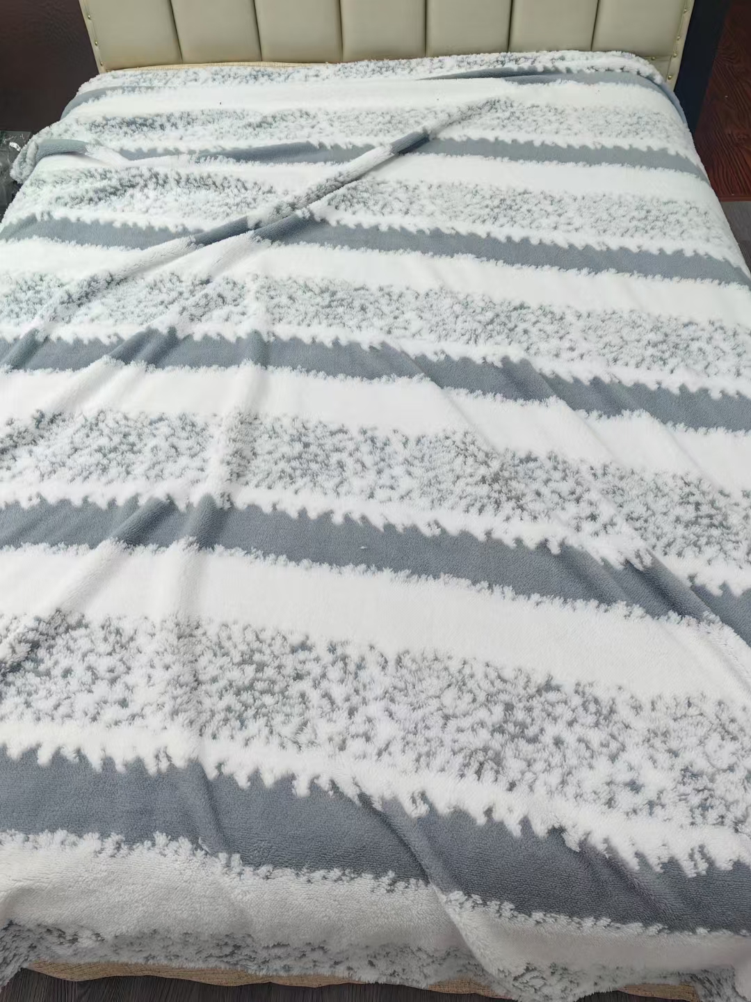 Junbao Printed and dyed Chenneil-like fabric sofa towels, blankets and throw pillows are exclusively available for cross-border foreign trade export in stock Item Picture