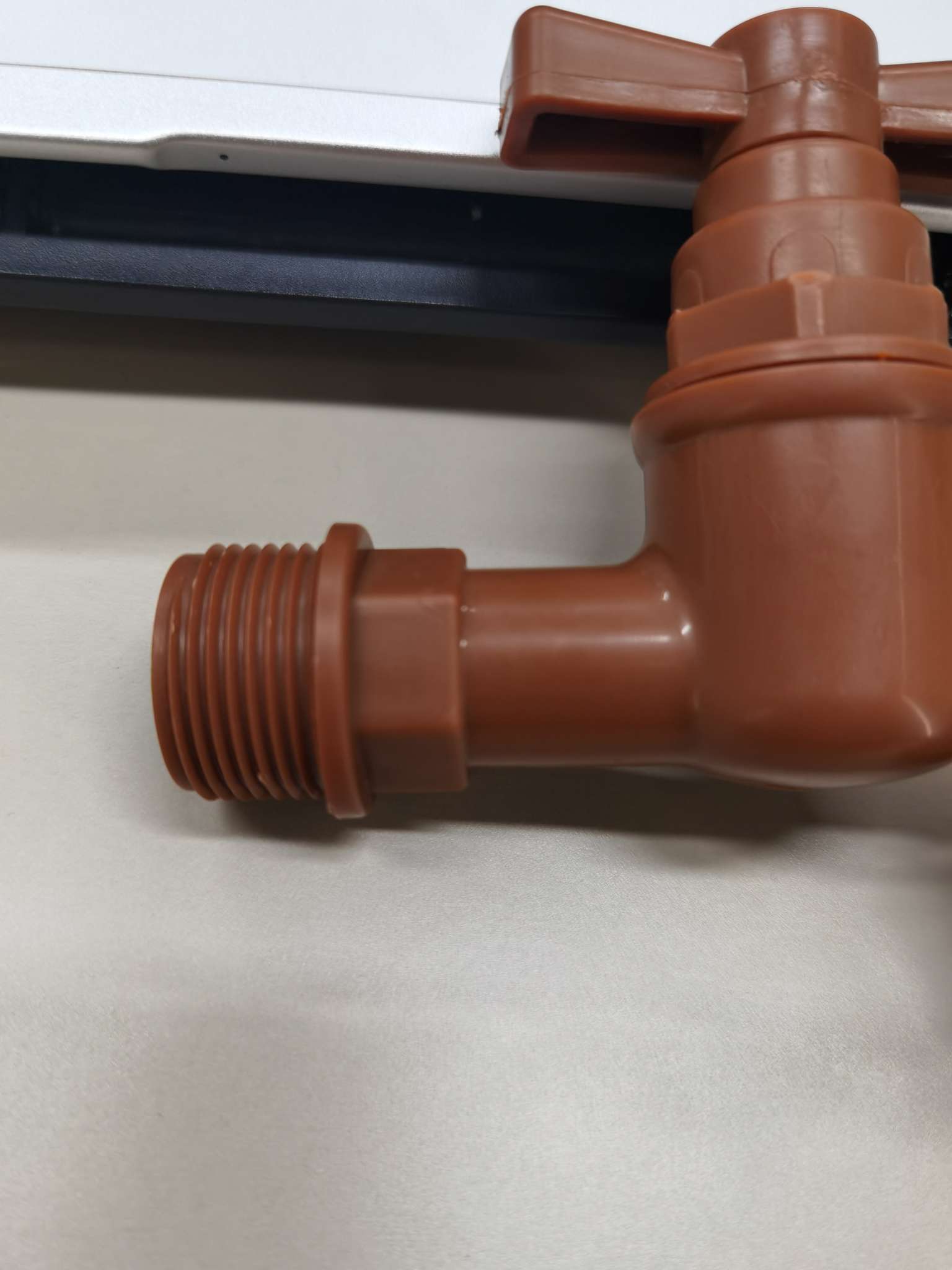 The South American plastic faucet for plumbing hardware is water-saving, environmentally friendly and durable Specification image