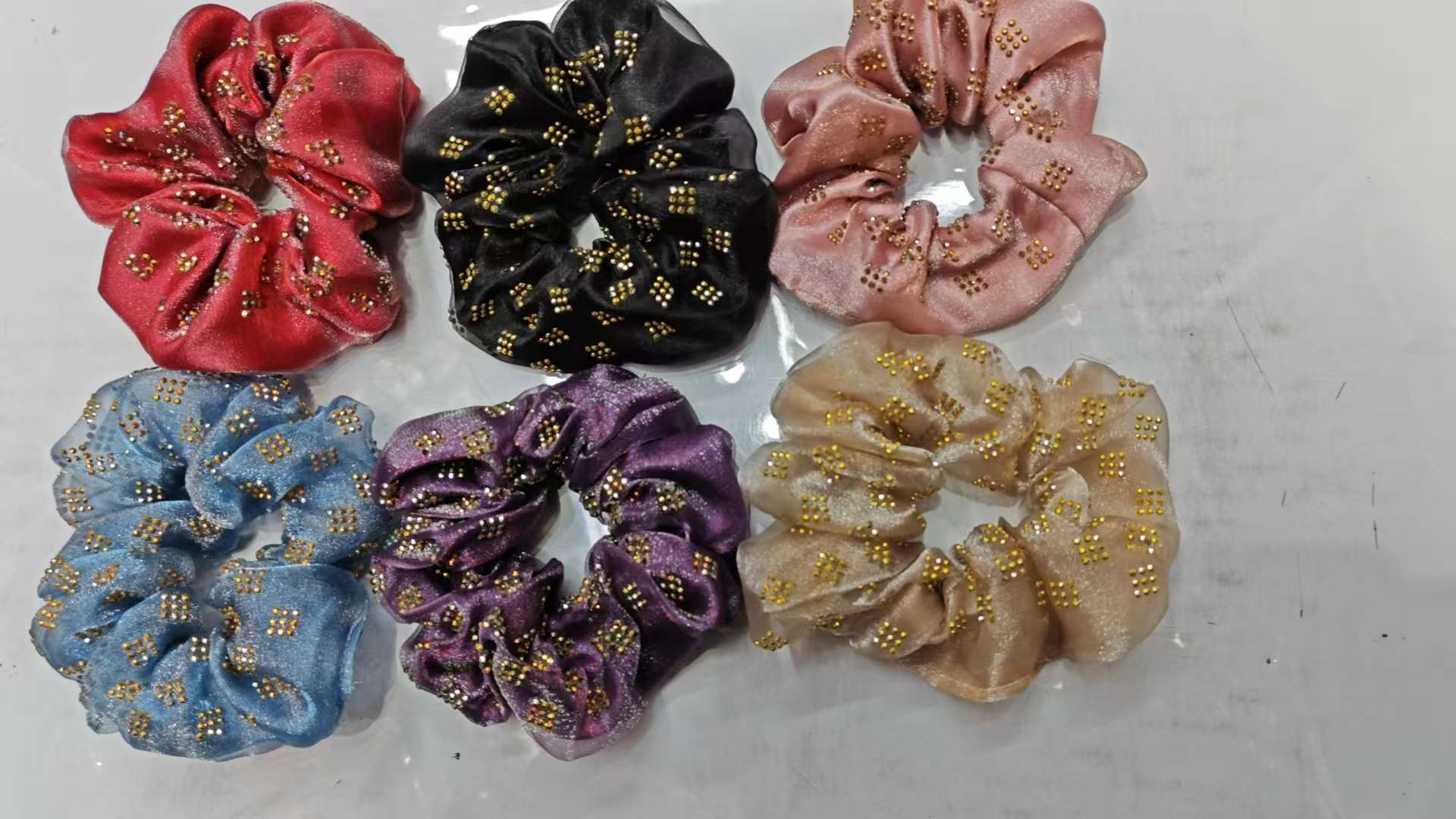Exquisite hair accessories, headwear, hair bands, fashionable ladies' headwear, leather bands, essential for elegant demeanor, starting from 100 pieces
