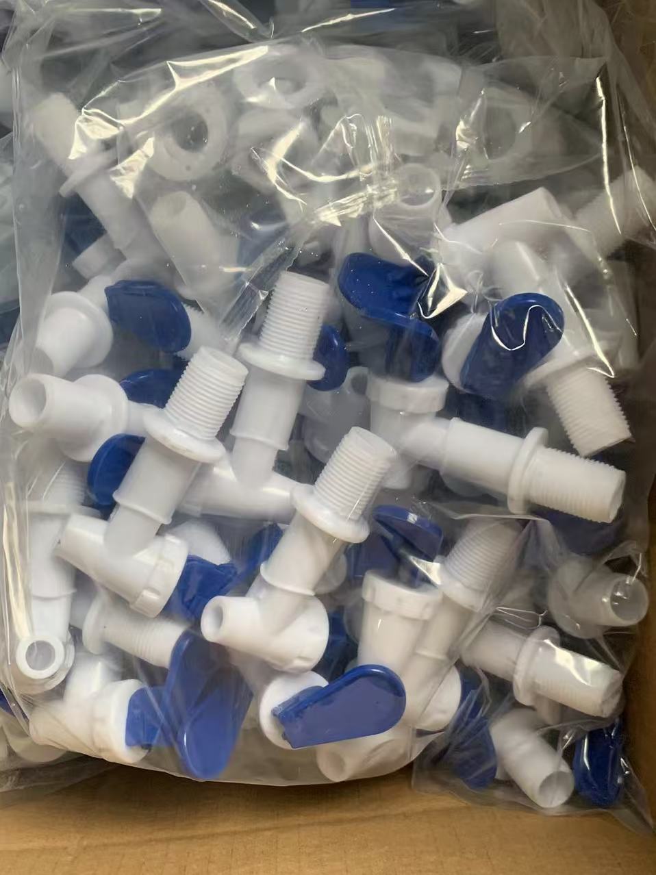 Water dispenser faucet, plastic faucet