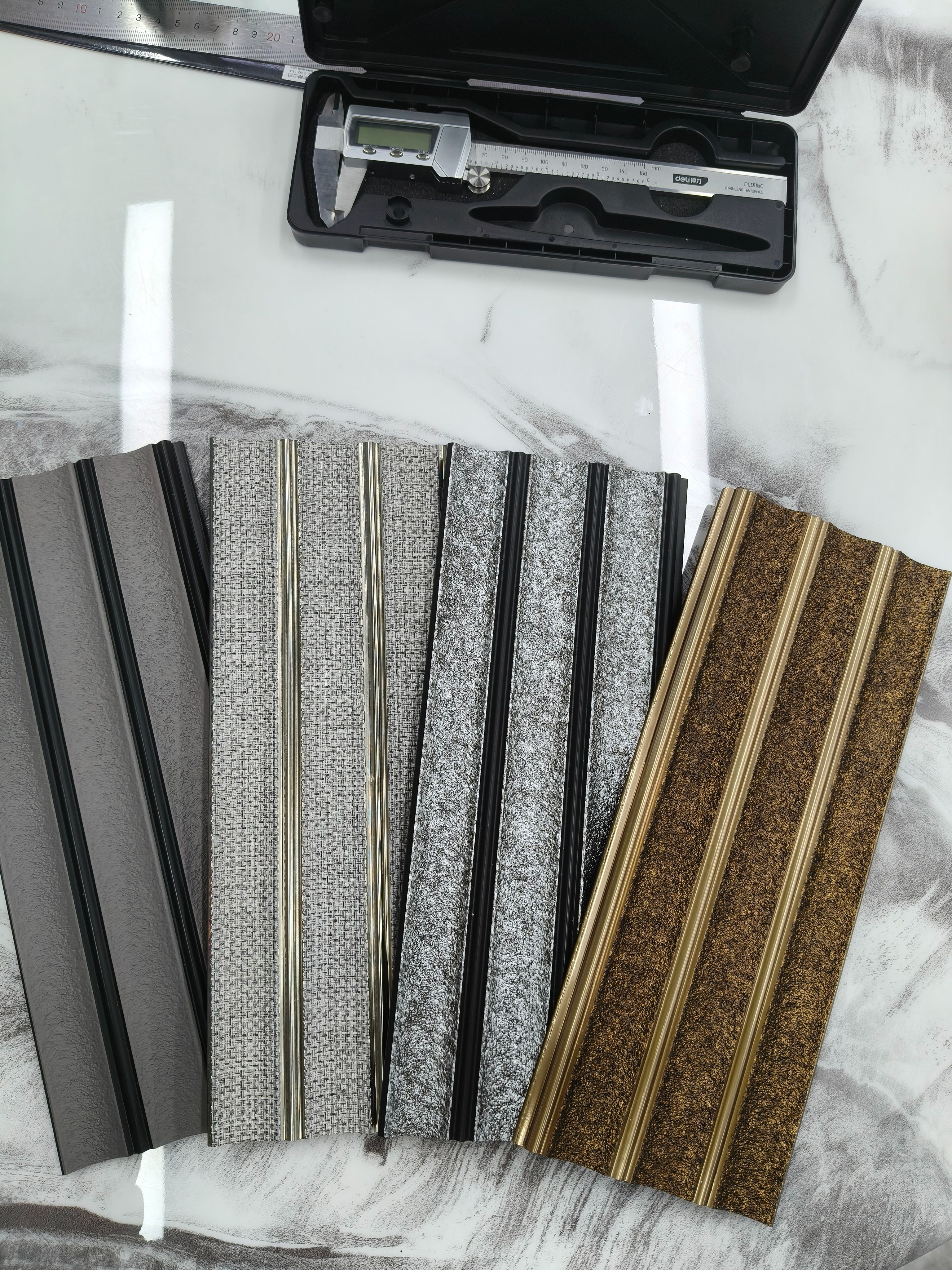 绿生新材料 PS材质格栅板  LSAZ-GSBD 118*9  长度可定制  轻奢风 电视背景墙 沙发背景墙家居必备 详情1