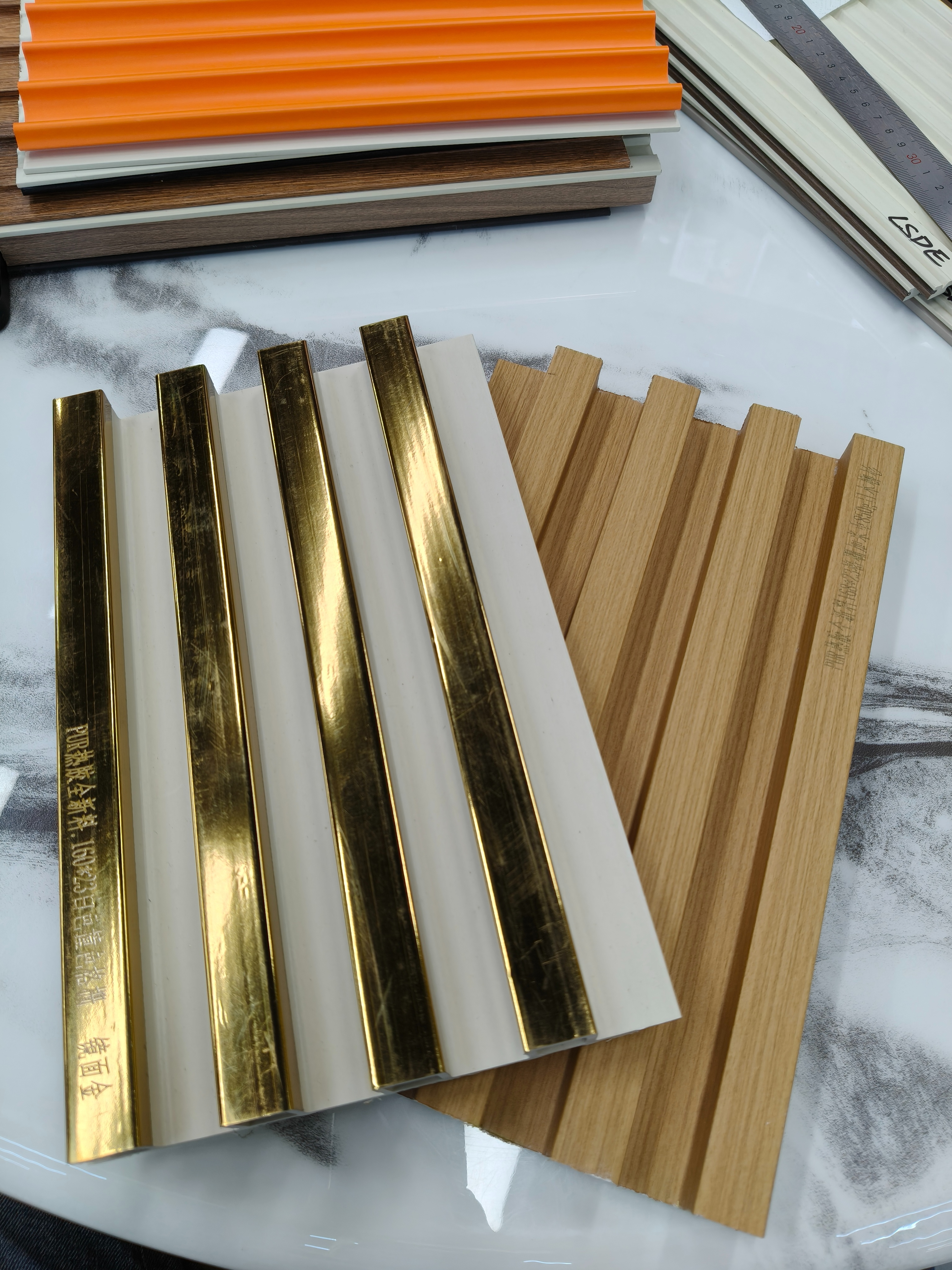 绿生新材料 PVC格栅板 LSDE-GSBB-E 168*23 长度可定制 电视背景墙 沙发背景墙家居必备 详情1