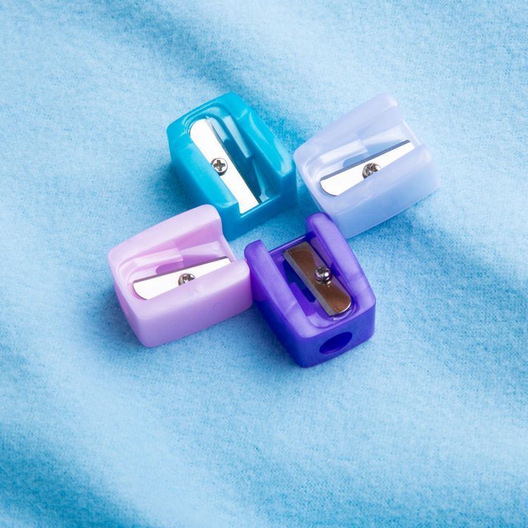 眉笔刀眼线笔眉笔削大小双孔卷笔工 眉笔刨化妆卷笔刀白底实物图