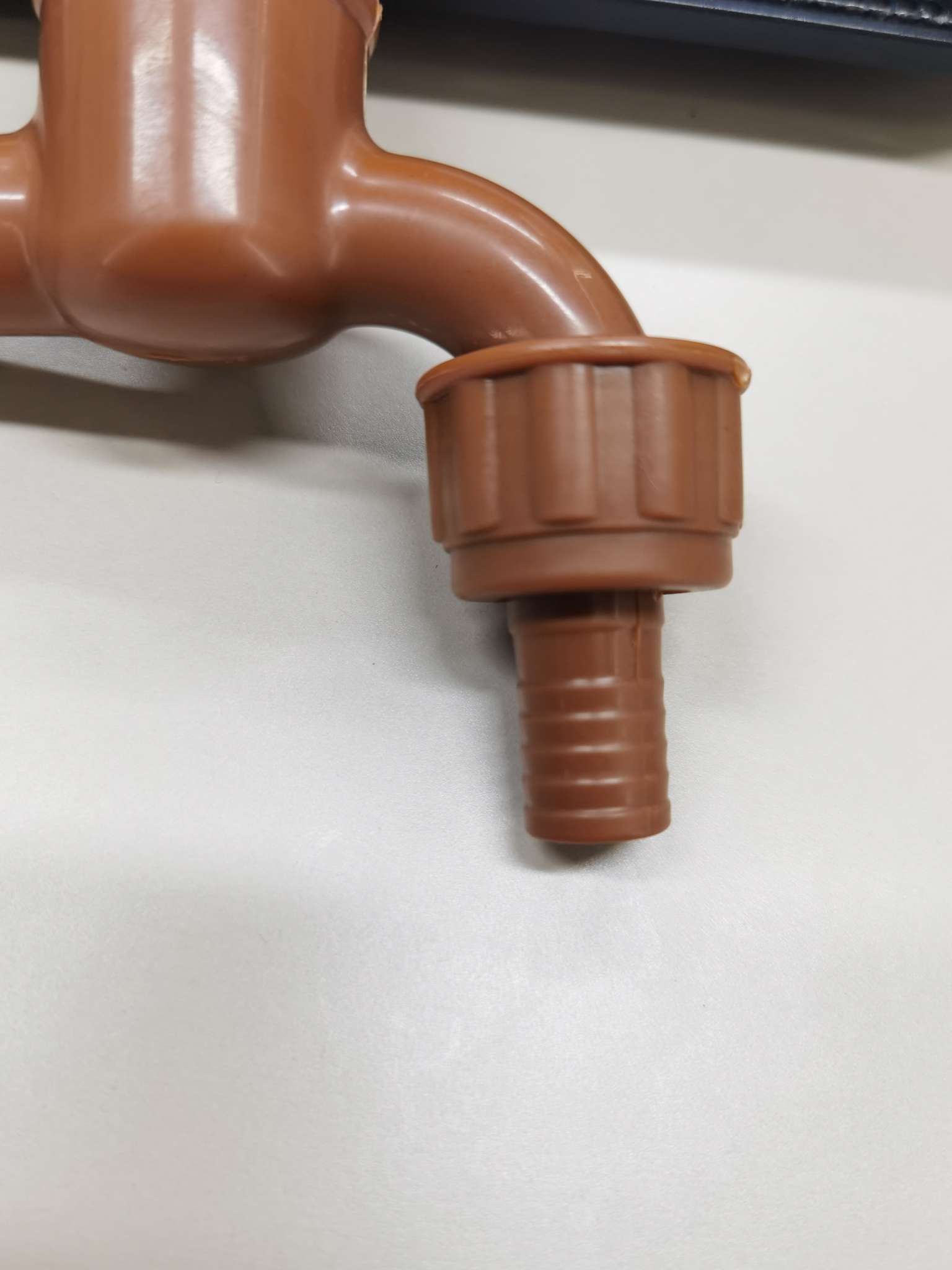 The South American plastic faucet for plumbing hardware is water-saving, environmentally friendly and durable detail image 2