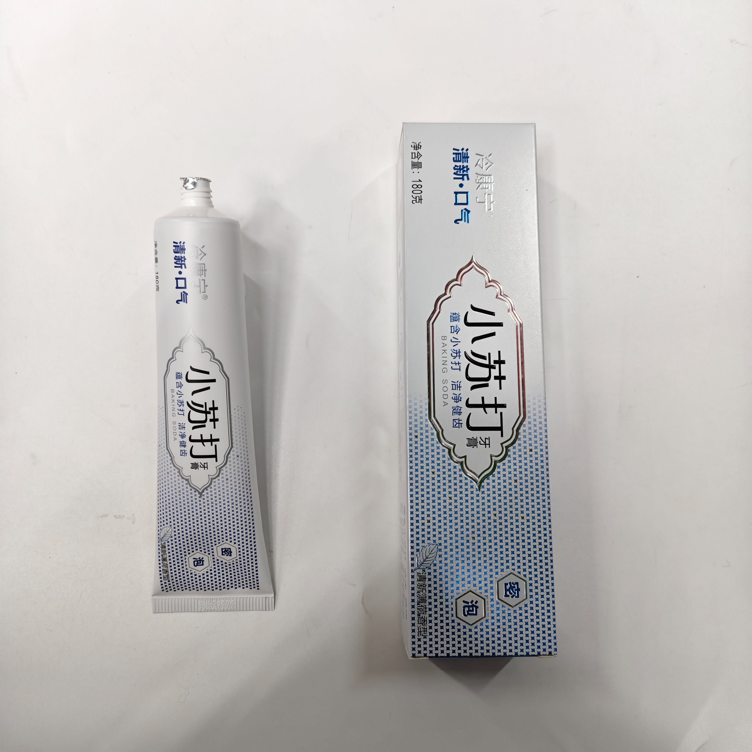 日用品百货牙膏批发 冷康宁密泡小苏打180克清新口气清新薄荷香型牙膏口腔清洁详情5