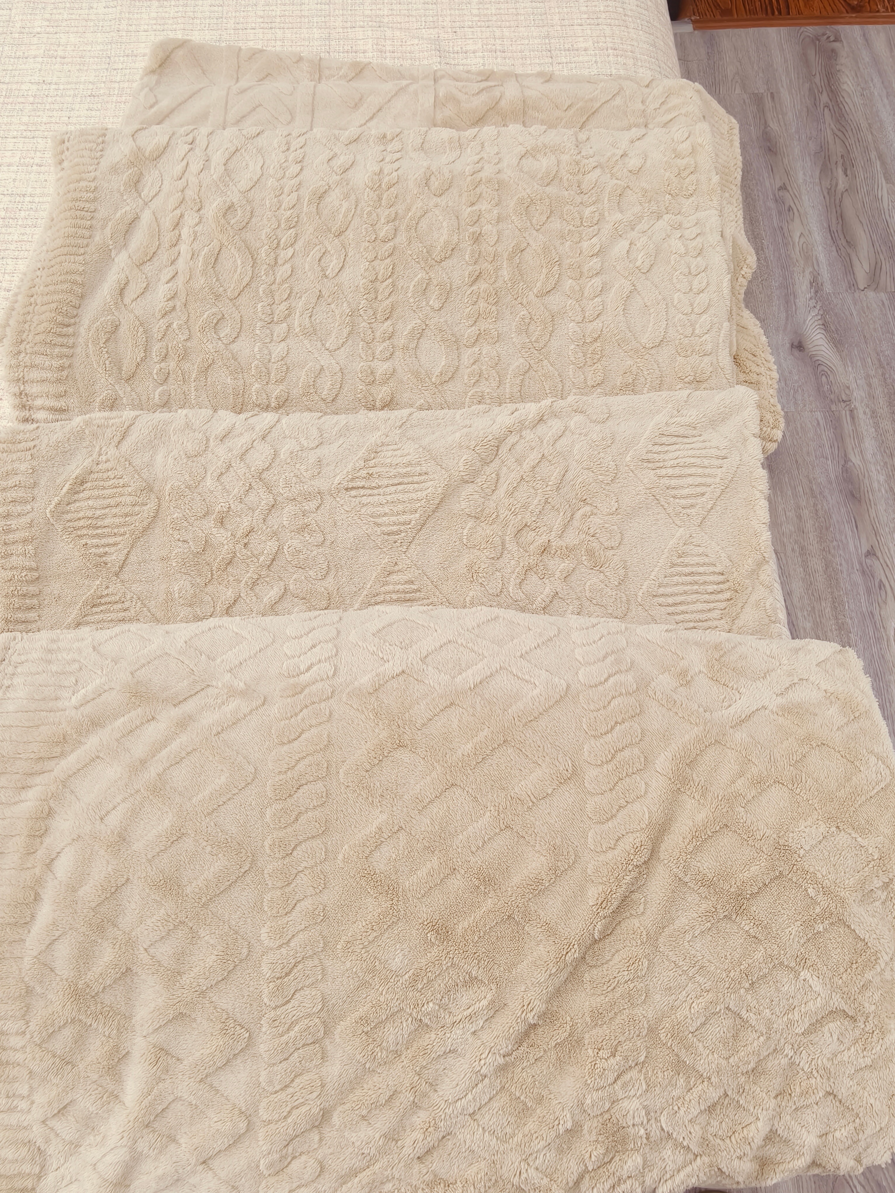 Junbao printed flannel jacquard fabric, sofa towels, blankets and throw pillows are exclusively available for cross-border foreign trade export in stock
