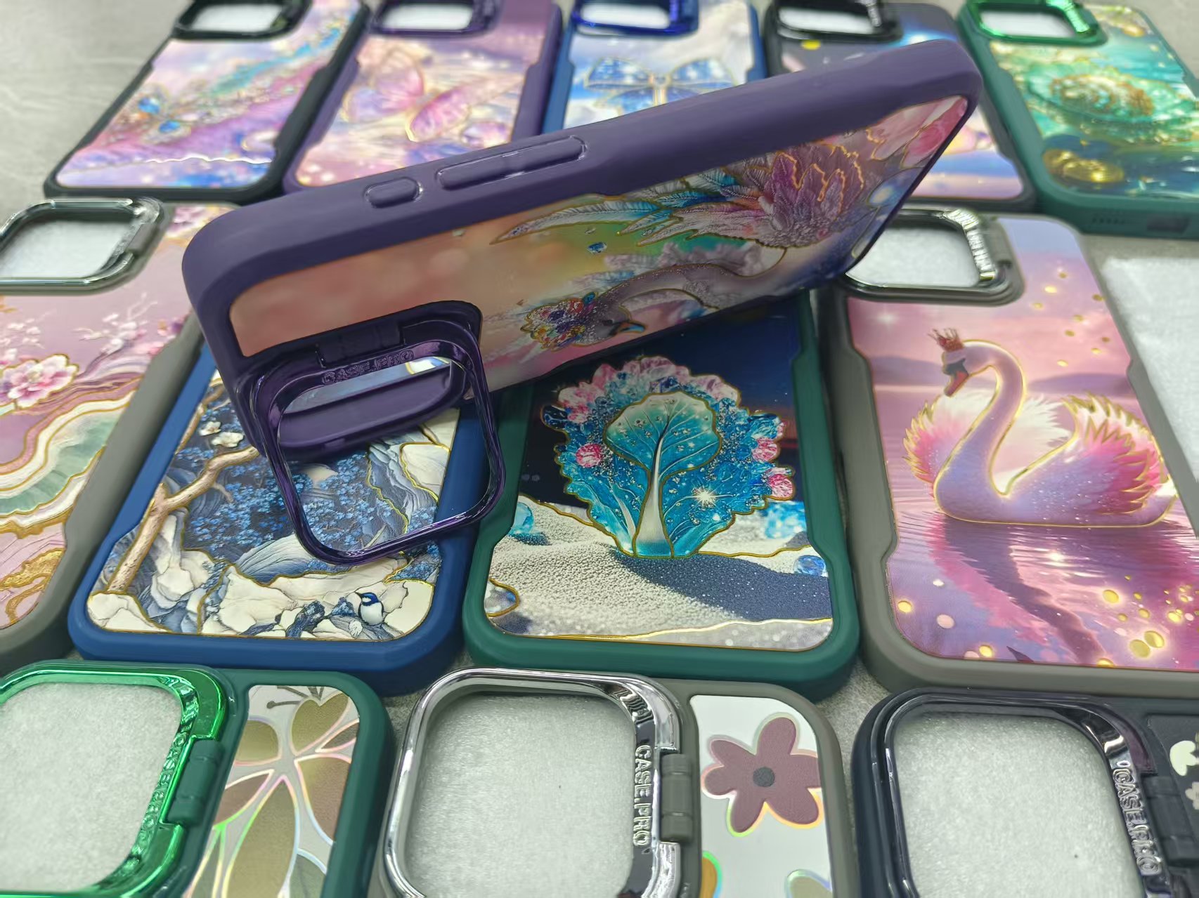 手机壳/iphone手机壳/iPhone手机壳/手机套/手机玻璃壳白底实物图