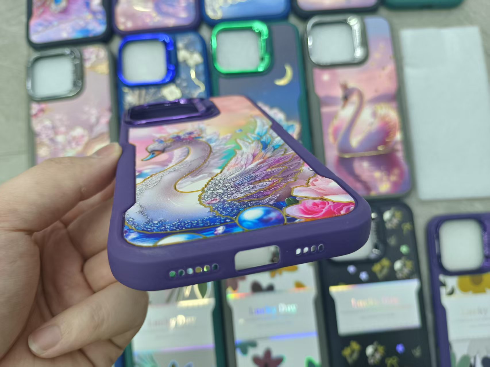 小蛮腰镜面印图手机壳，镜头支架详情5