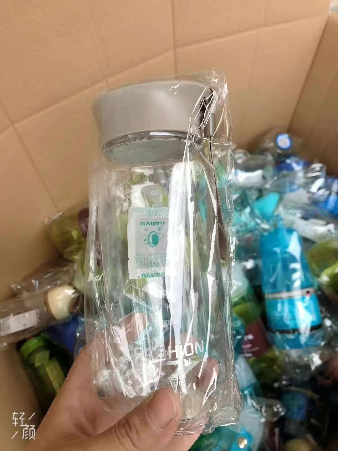 新款五元模式太空杯开始发货了，个头大，质量好，摔不破，款式多，一百多个款式搭配发货，全场卖5元火爆全国，300-1000详情图12