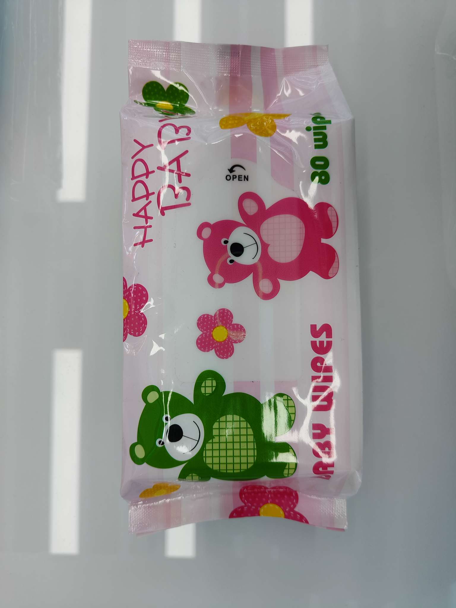 Baby wet wipes, disposable personal care wet wipes, clean, hygienic, convenient to carry, essential for travel Application Scenario