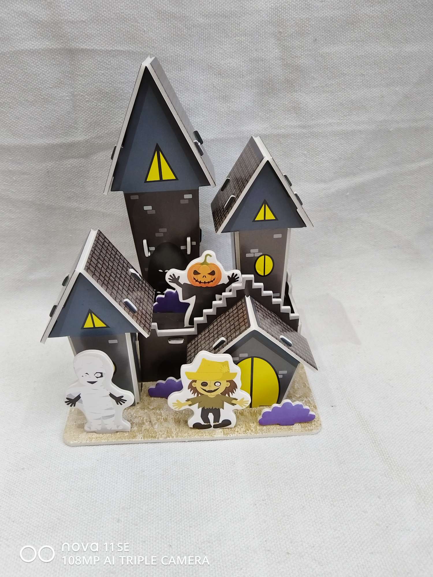The Gundam series of educational and educational jigsaw toys, Halloween toys, cartoon building block toys, creative assembly, and endless fun