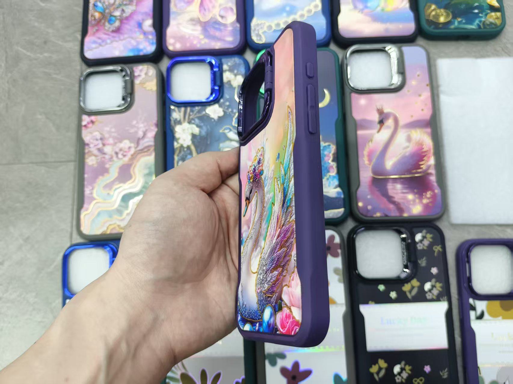 小蛮腰镜面印图手机壳，镜头支架详情4