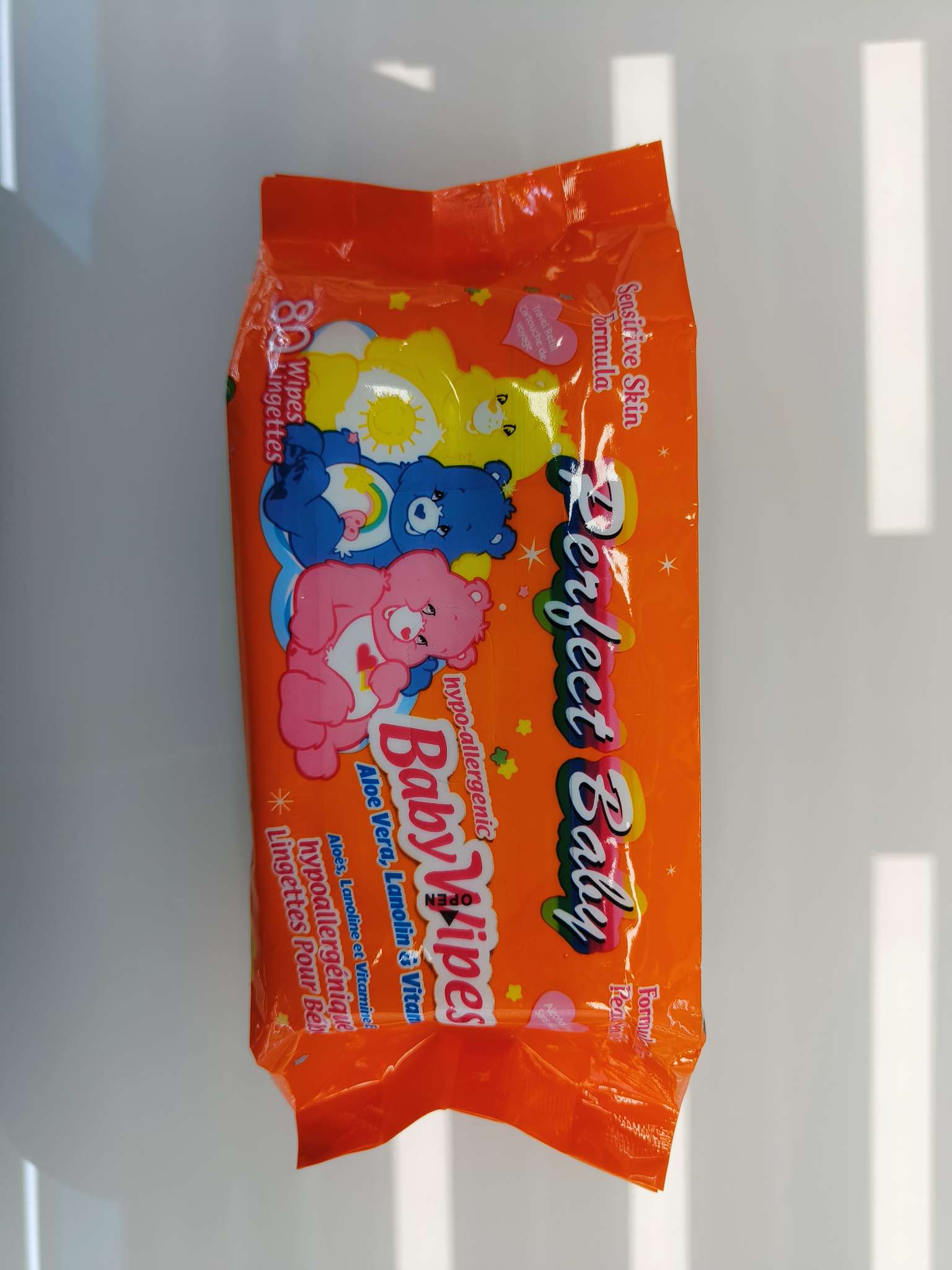 Portable baby wipes for wet cleaning pic 1