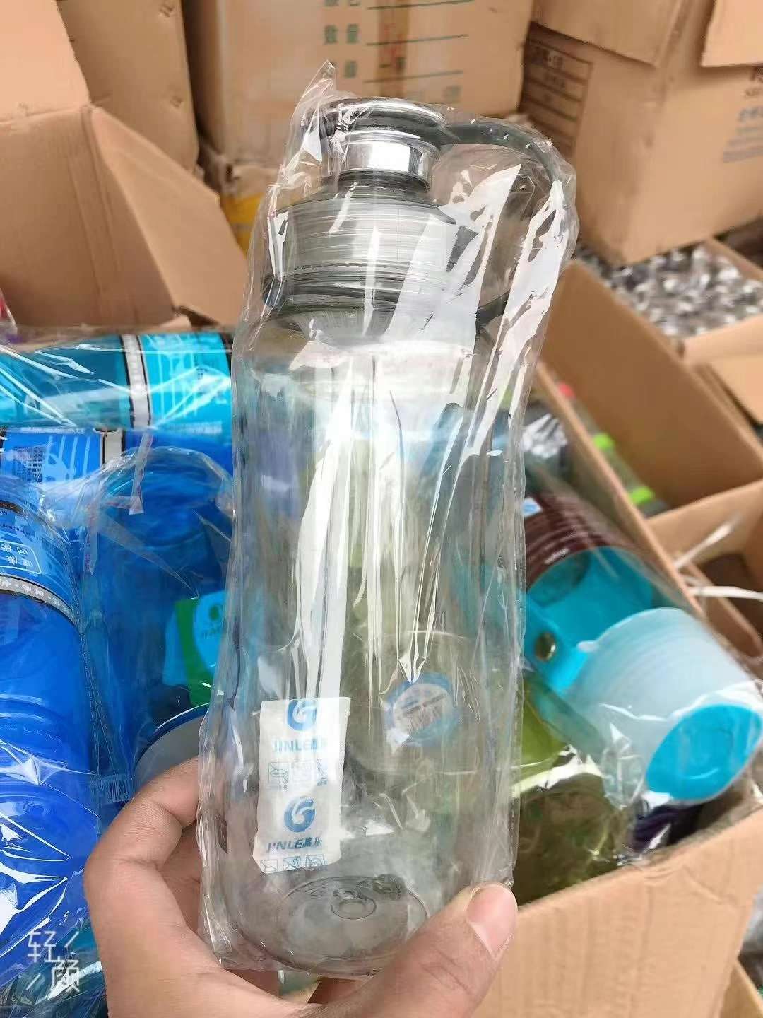 新款五元模式太空杯开始发货了，个头大，质量好，摔不破，款式多，一百多个款式搭配发货，全场卖5元火爆全国，300-1000详情图11