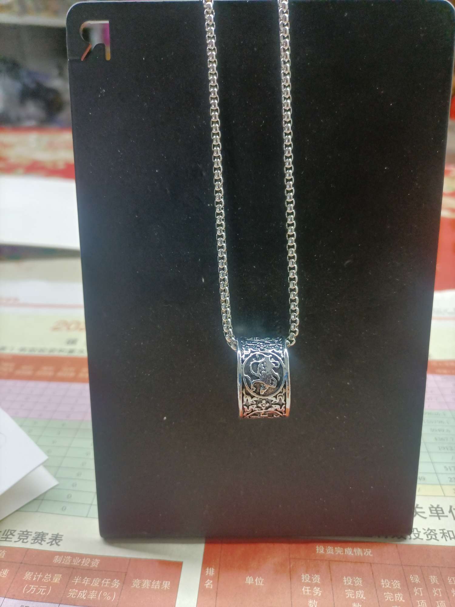 不锈钢的流行饰品，戒指，项链，耳环，吊坠字母锆石吊坠平安扣吊坠等等，白底实物图