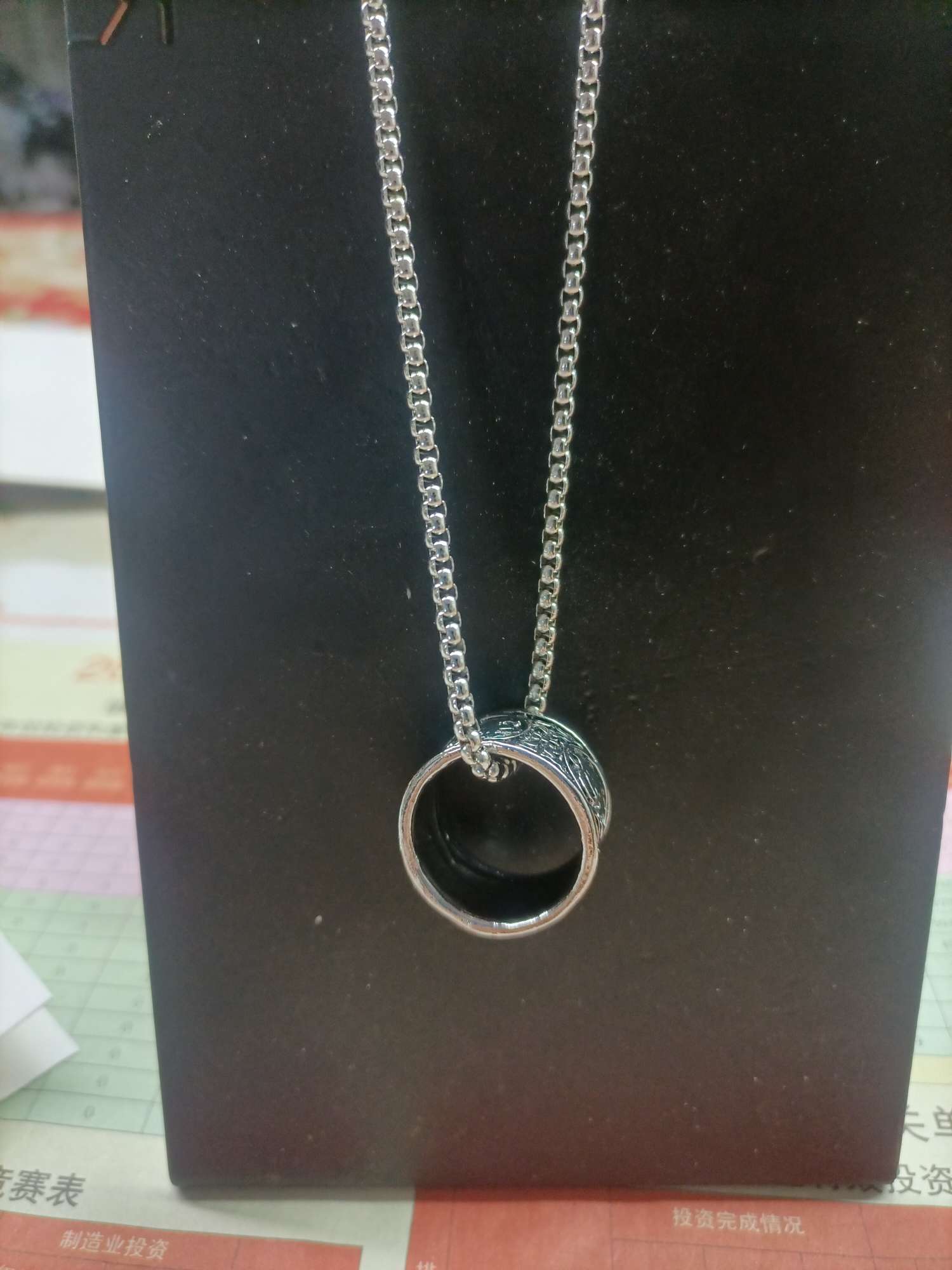 不锈钢的流行饰品，戒指，项链，耳环，吊坠字母锆石吊坠平安扣吊坠等等，细节图