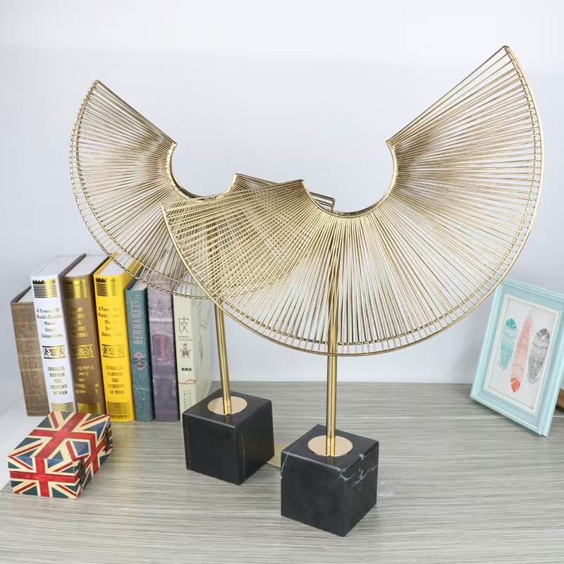 Light luxury high-end crescent-shaped decorative items, handicrafts, TV cabinets, wine cabinets, entrance hall home furnishings, European style Specification image