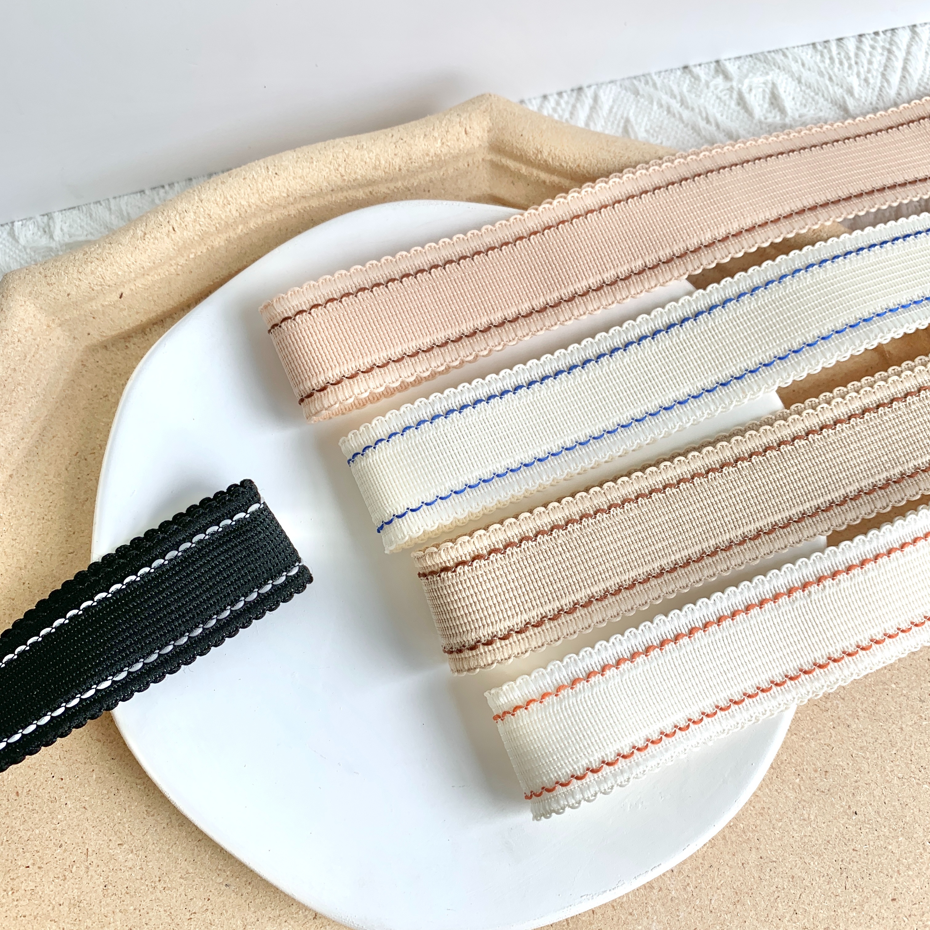 الخانة، أزياء، أزياء Item Picture
