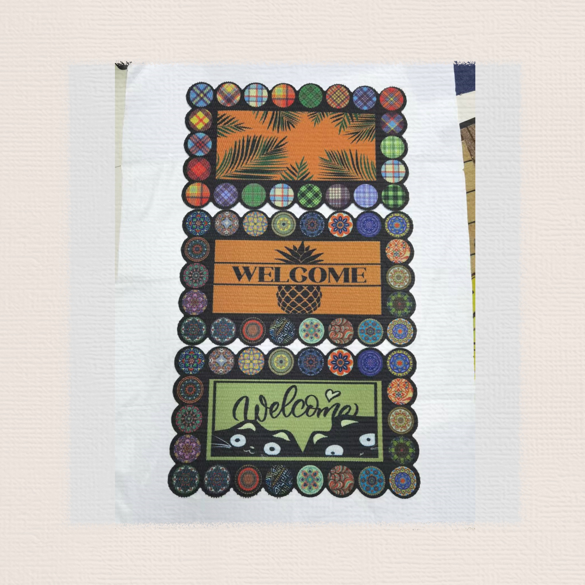 Square lace pineapple pattern printed floor MATS, floor MATS, carpet anti-slip MATS, bathroom MATS, kitchen MATS, door MATS, indoor MATS, dust removal MATS. There are multiple patterns and styles that can be mixed. Product size: 43*73CM full figure