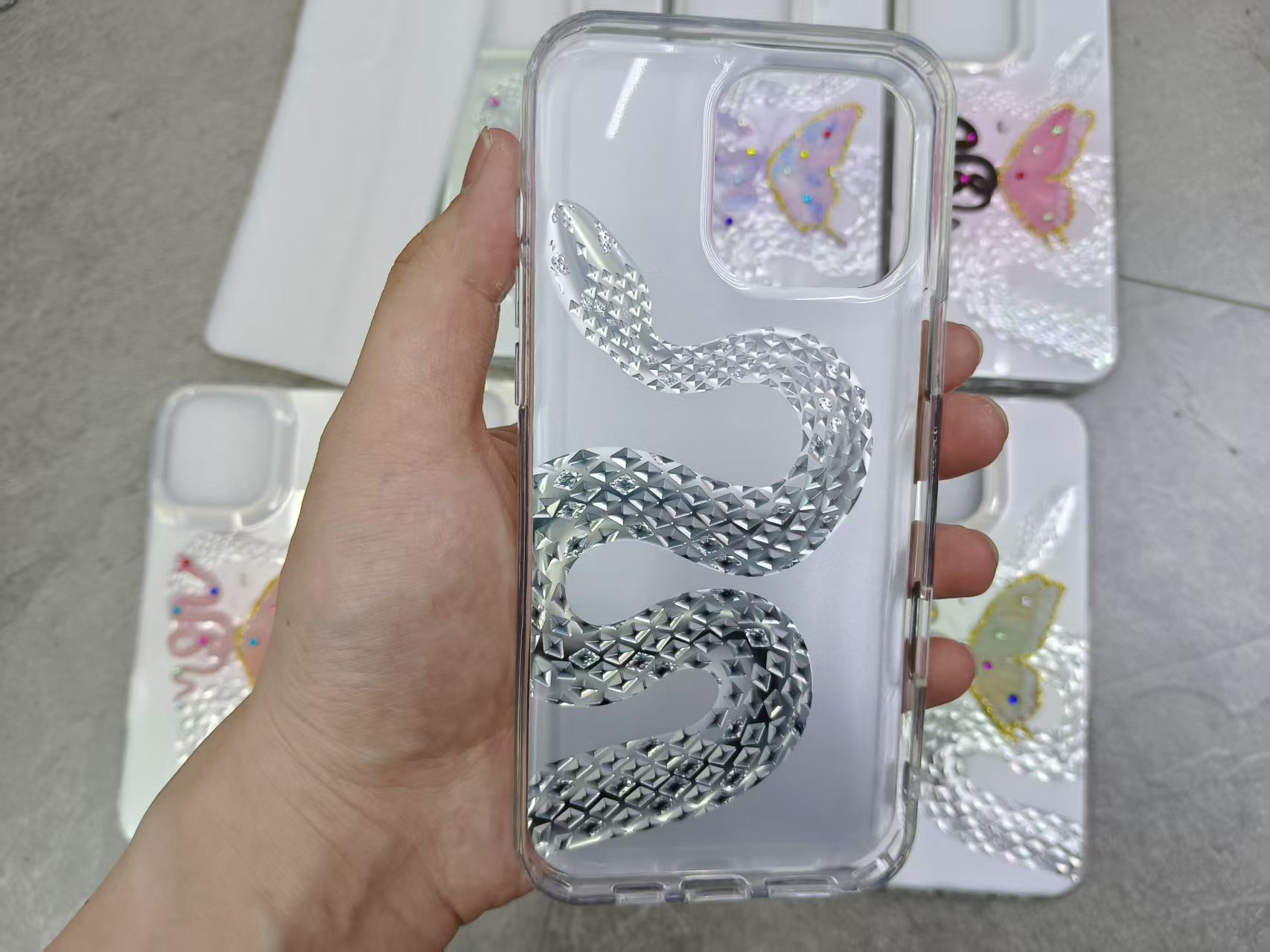 IMD high-end, niche and luxurious butterfly snake case for mobile phones Item Picture
