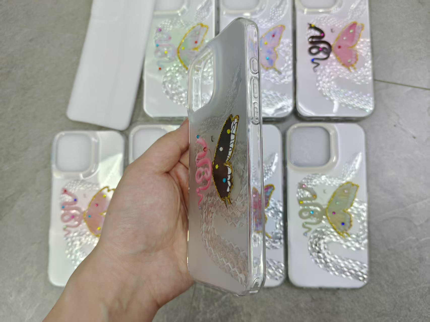 IMD high-end, niche and luxurious butterfly snake case for mobile phones Specification image