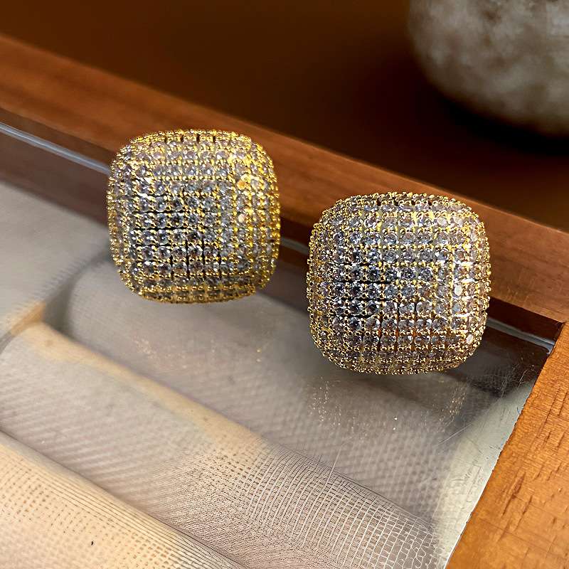 European and American light luxury zirconia geometric earrings, super sparkling micro-inlaid zirconia square stud earrings, fashionable earrings detail image 4