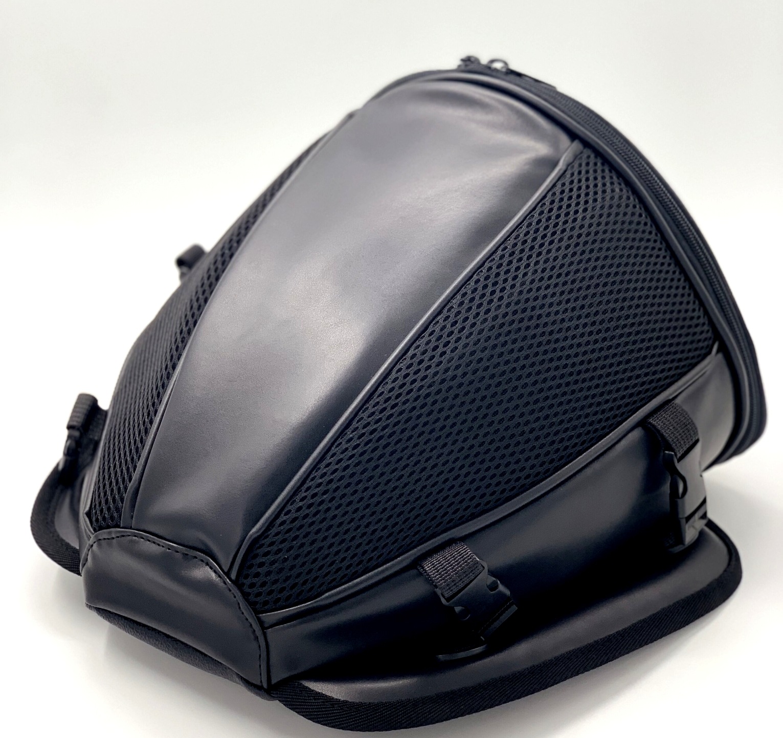 Cross-border motorcycle with headphone jack fuel tank bag Rider bag front hanging bag storage Riding hanging bike travel strong magnetic Application Scenario
