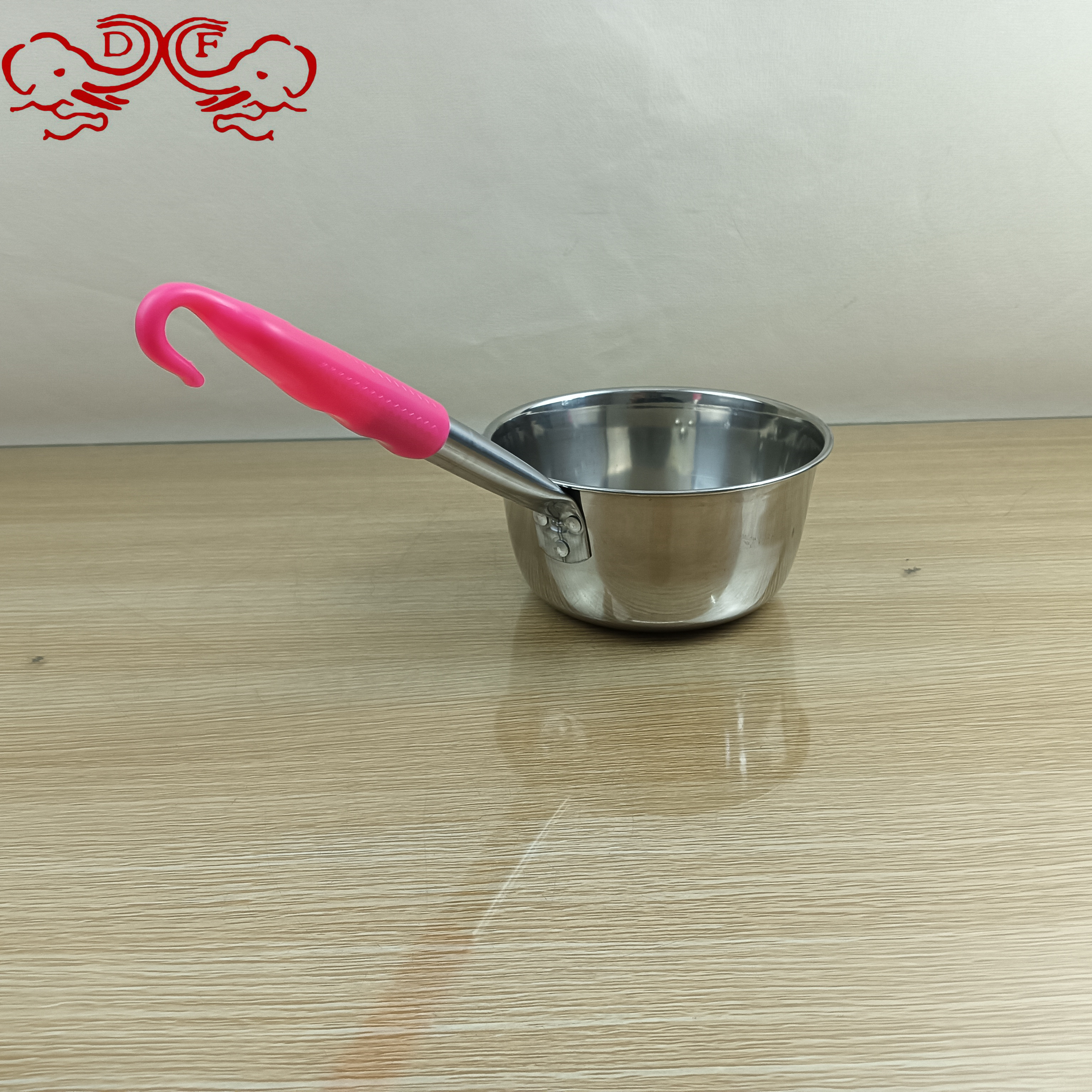 DF68899 stainless steel water spoon chef's kitchen ladle thickened plastic handle household water case 水舀子DF TRADINGHOUSE Item Picture
