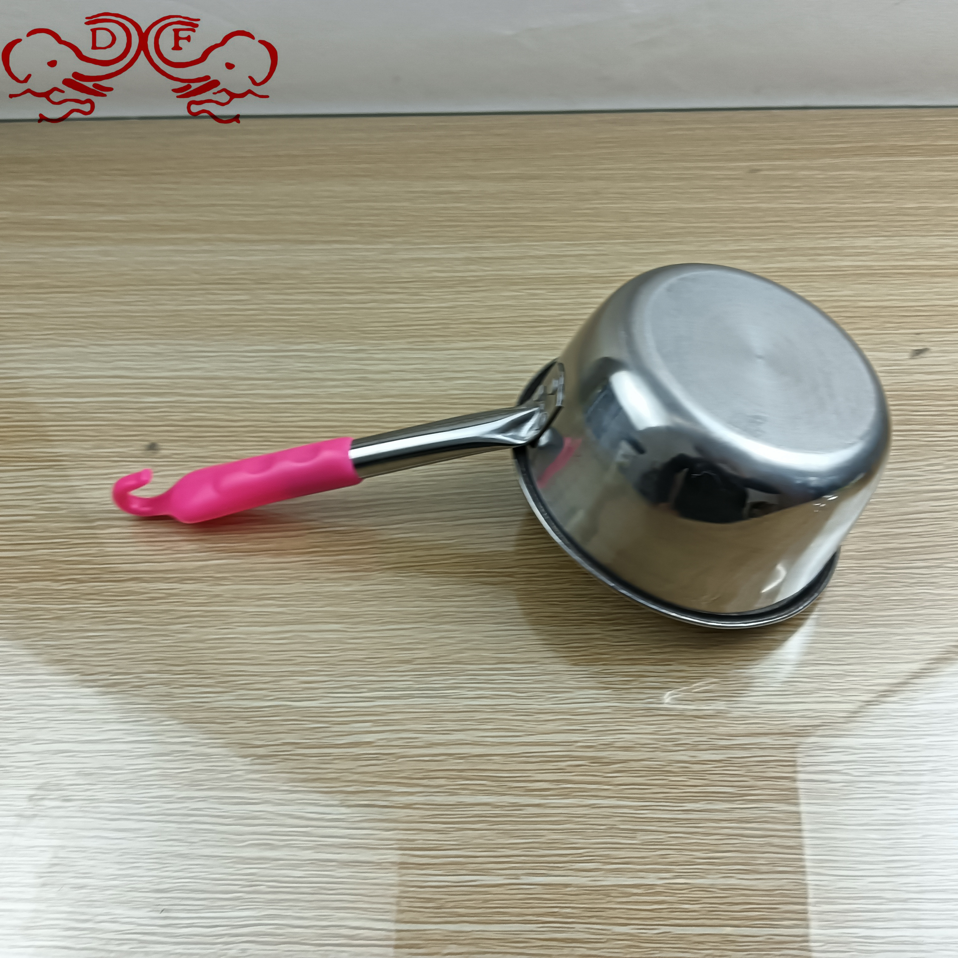 DF68899 stainless steel water spoon chef's kitchen ladle thickened plastic handle household water case 水舀子DF TRADINGHOUSE Specification image