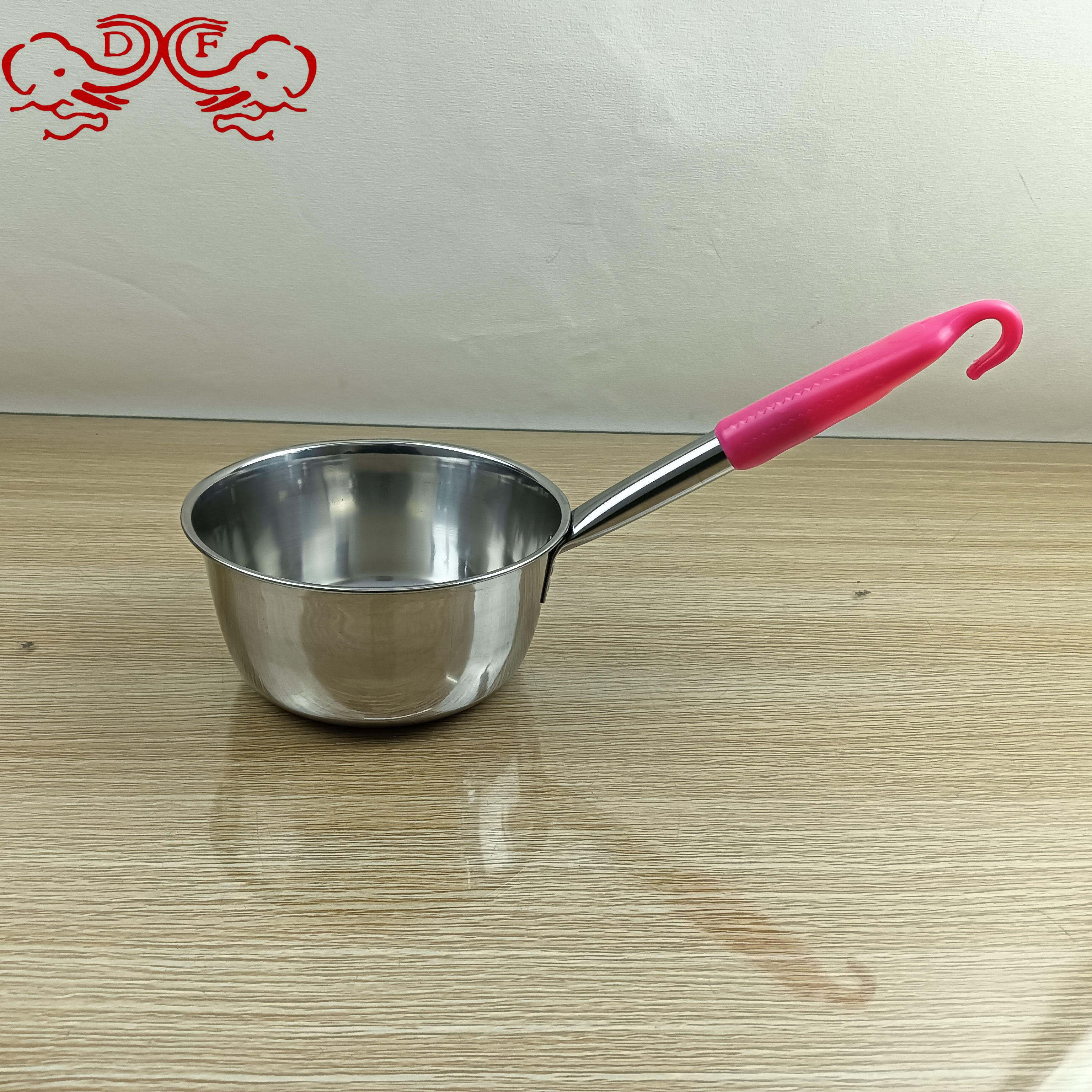 DF68899 stainless steel water spoon chef's kitchen ladle thickened plastic handle household water case 水舀子DF TRADINGHOUSE Application Scenario