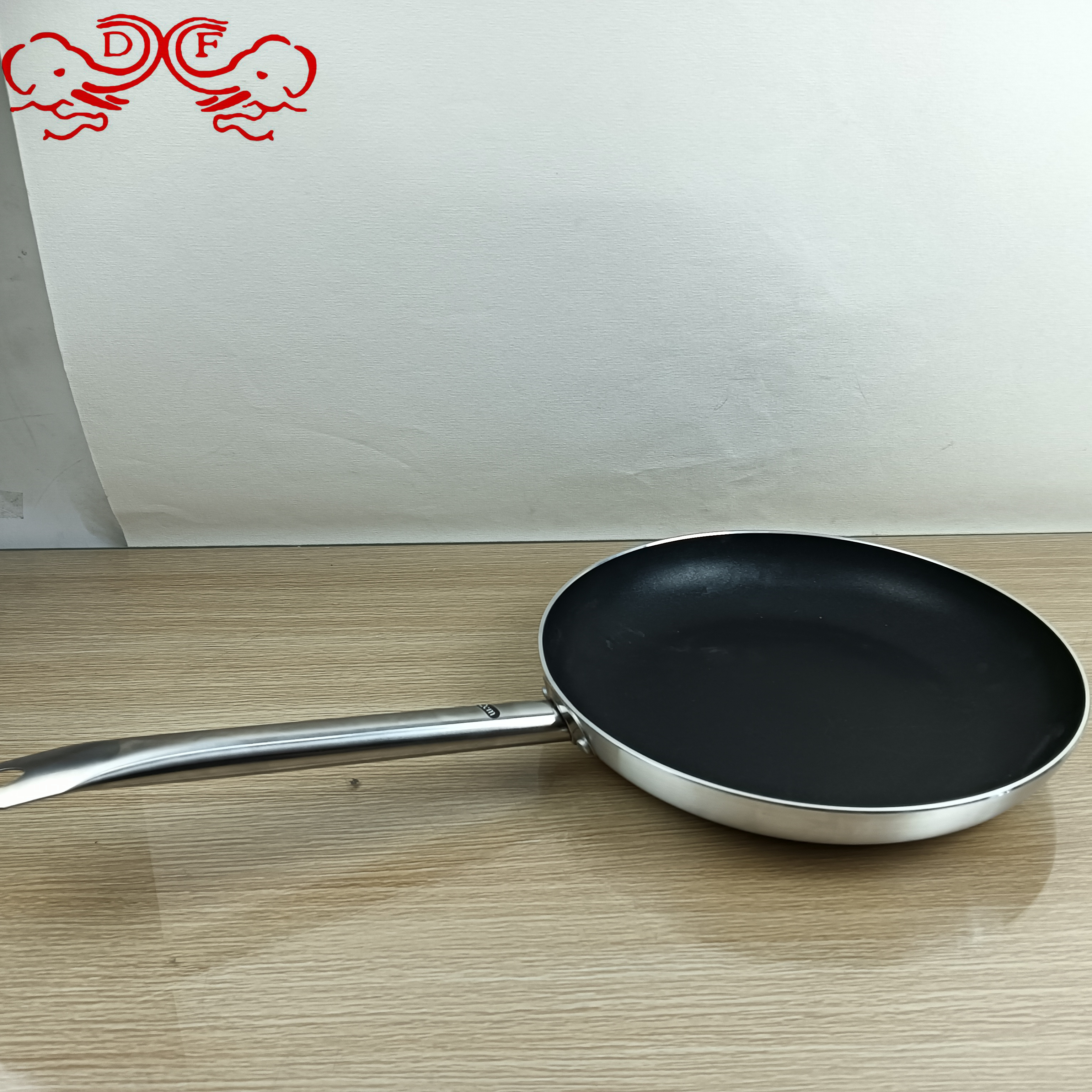 DF68229 موقد غاز من طراز DF Tradinghouse في أفران كهرومغناطيسية تجارية متخصصة في المقلاة