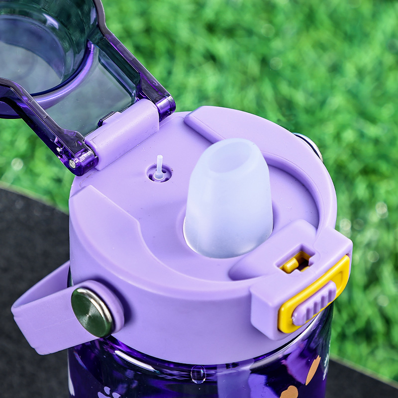 B70-9353TEMU Xiyin Amazon Cross-border Bestseller Children's cartoon portable spout water Cup is a convenient and portable cup Application Scenario