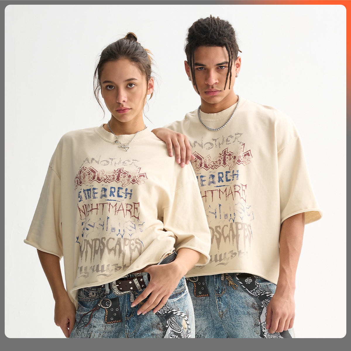 Round-neck short and wide terry T-shirt details Picture